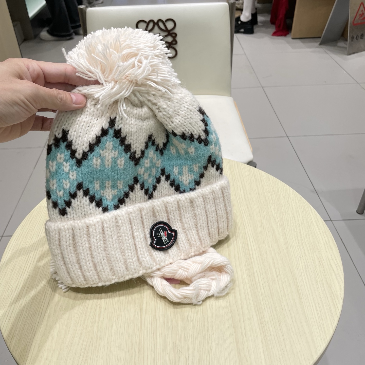  蒙口MONCLER2025新款护耳针织帽女秋冬季保暖捂耳毛线帽复古民族风