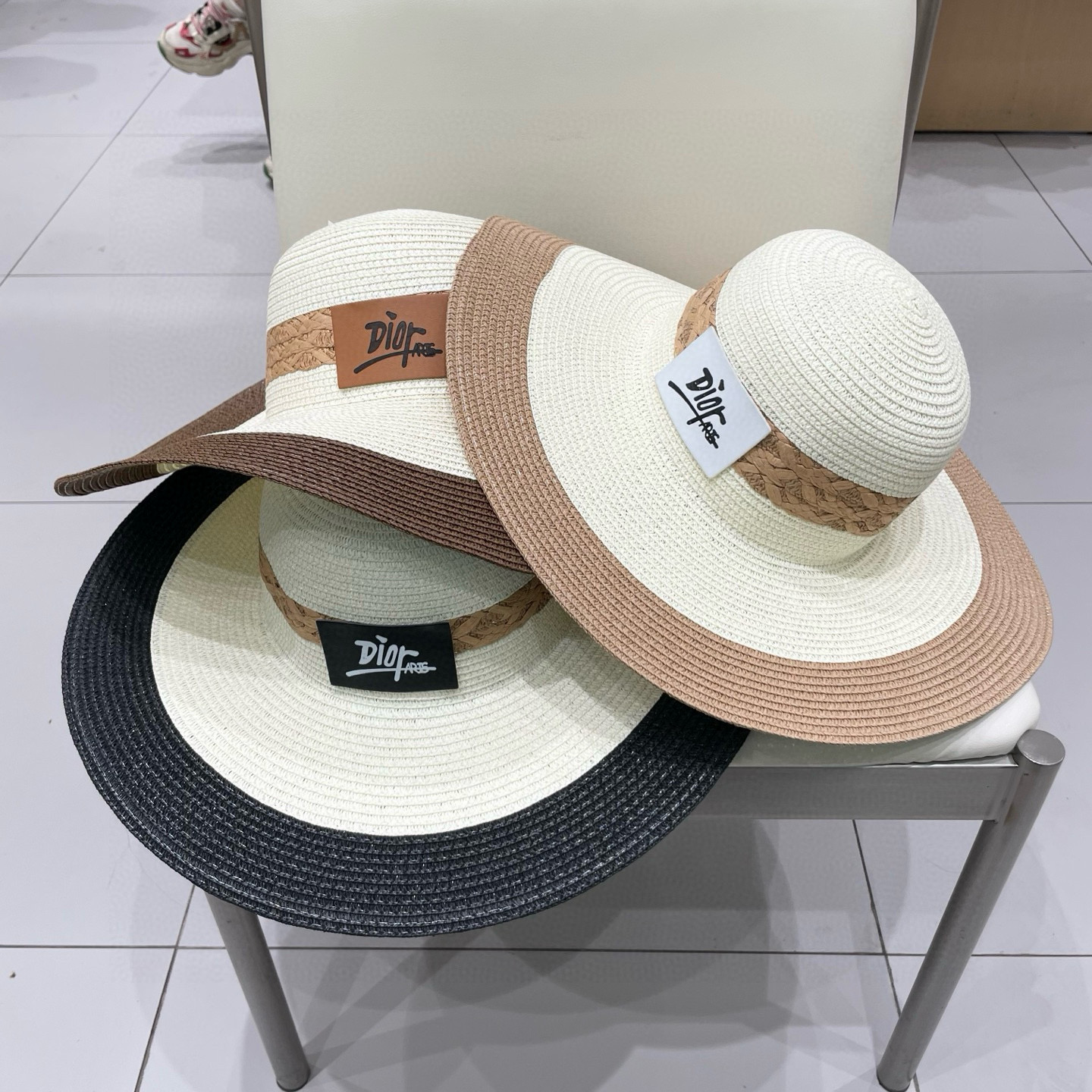  DIOR迪奥新款草帽，手工钩织草编帽，大帽檐草帽，遮阳沙滩帽可折叠，携带方便，头围57cm