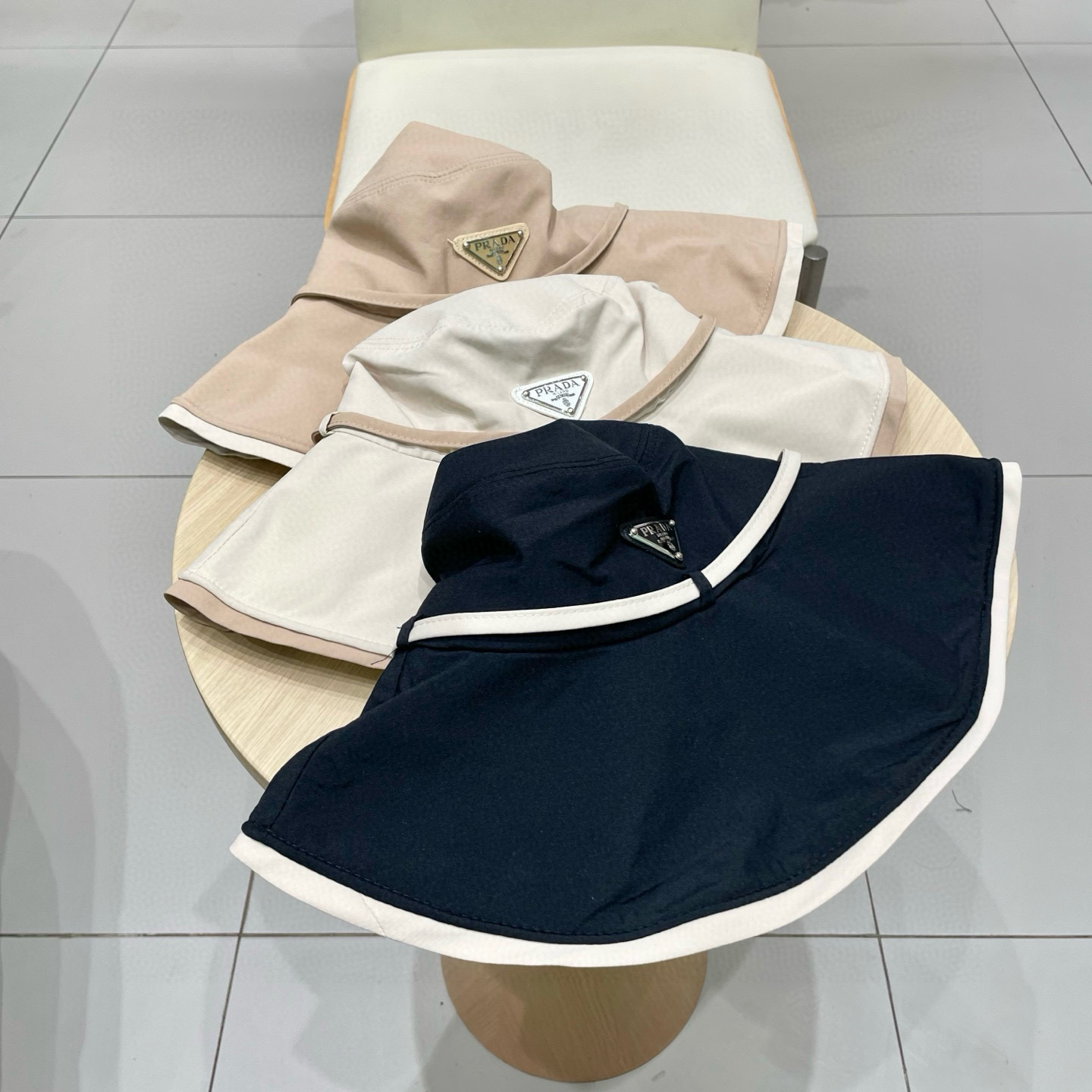  PRADA普拉达绑带渔夫帽遮阳帽女防晒防紫外线帽子女款2025新款大头围太阳帽