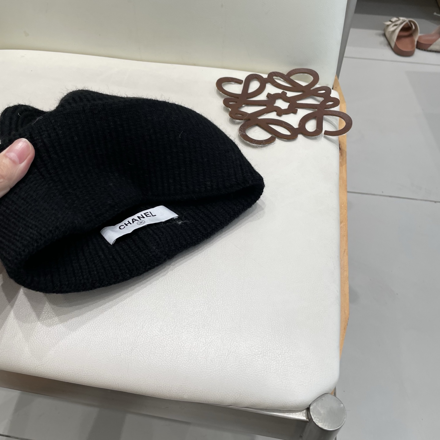  Chanel官网品质香奈儿秋冬网红时尚博主推荐款毛线帽，小红书爆款，手感超柔软舒适的针织线帽，弹性极佳