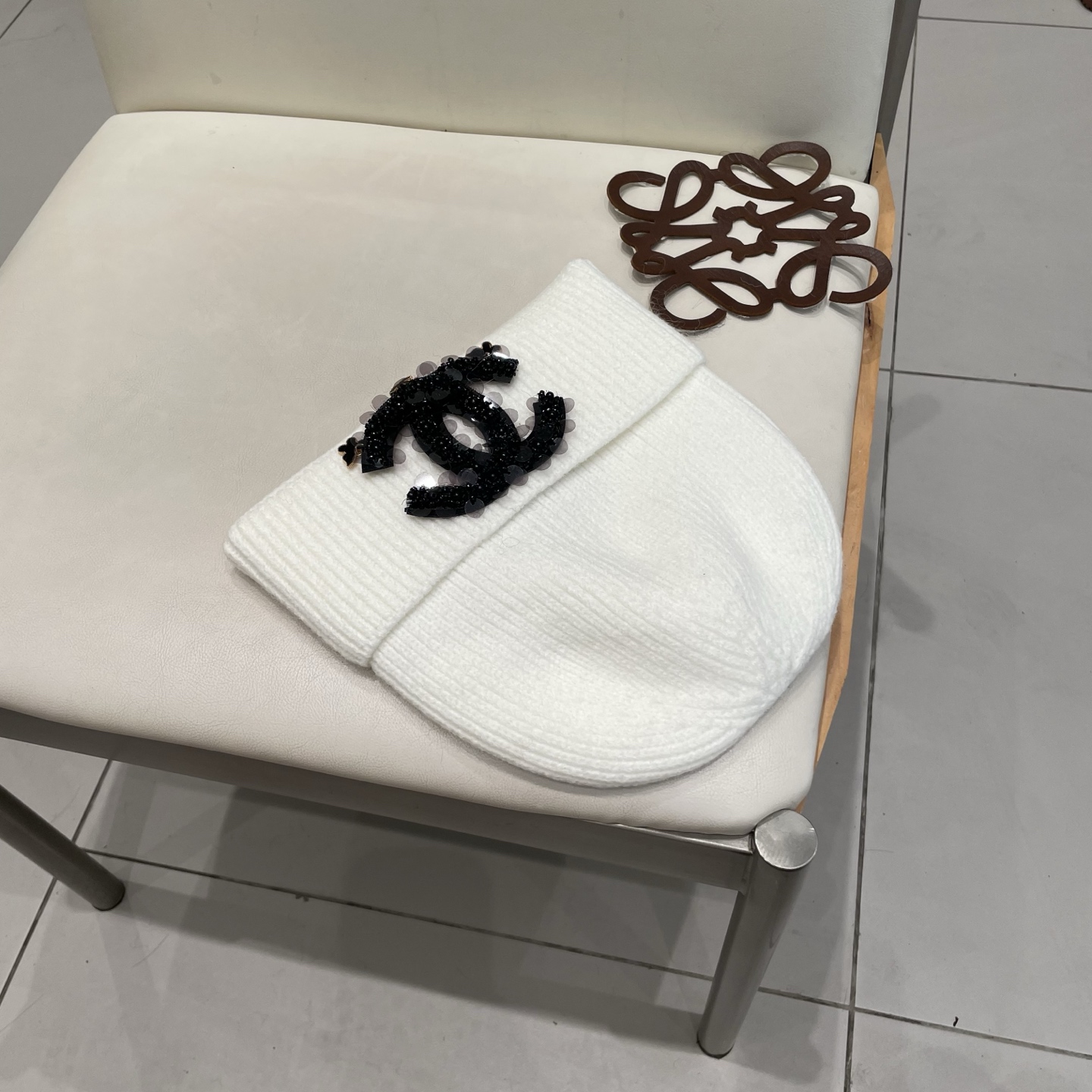  Chanel官网品质香奈儿秋冬网红时尚博主推荐款毛线帽，小红书爆款，手感超柔软舒适的针织线帽，弹性极佳