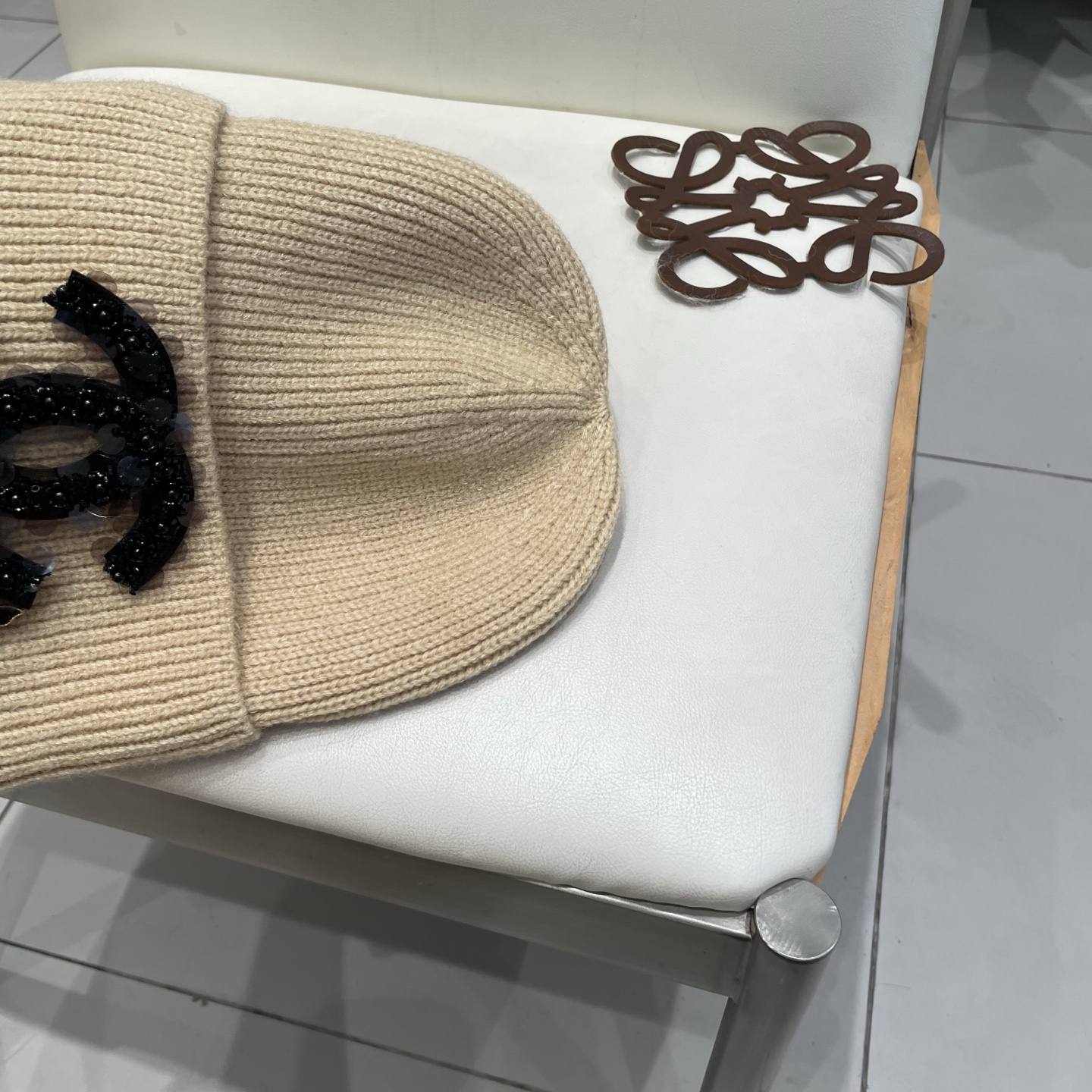  Chanel官网品质香奈儿秋冬网红时尚博主推荐款毛线帽，小红书爆款，手感超柔软舒适的针织线帽，弹性极佳