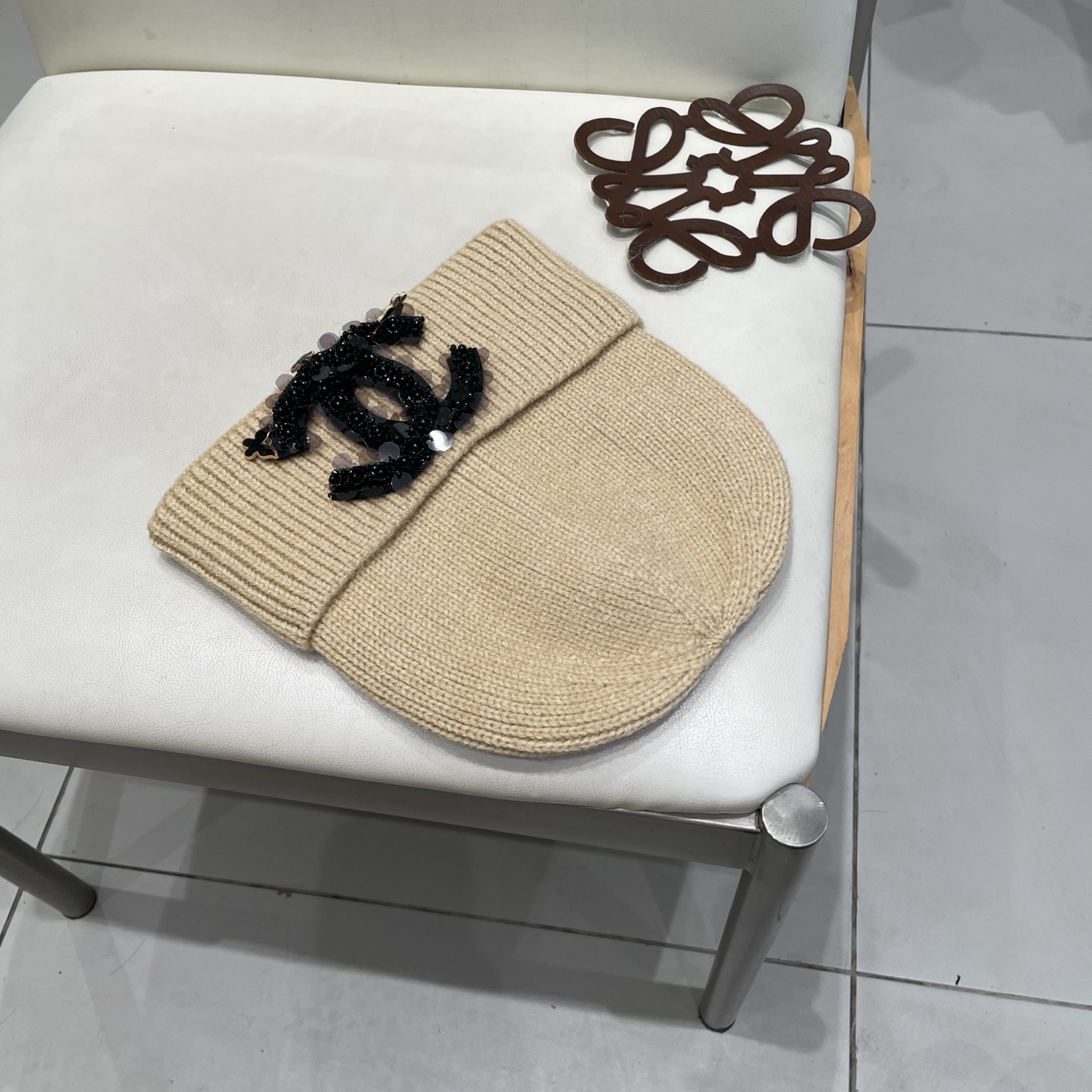  Chanel官网品质香奈儿秋冬网红时尚博主推荐款毛线帽，小红书爆款，手感超柔软舒适的针织线帽，弹性极佳