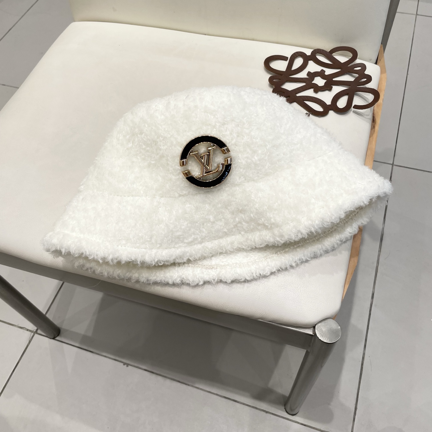 路易威登棒球帽LouisVuitton👒羊羔卷圆顶盆帽女生韩版气质卷边台灯帽秋冬ins风纯色甜美渔夫帽