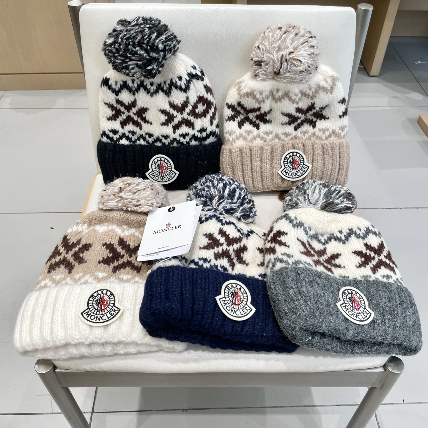  Moncler蒙口保暖百搭冬可爱圆针织帽帽女秋彩色毛球耳套头毛线帽冬季韩版顶护