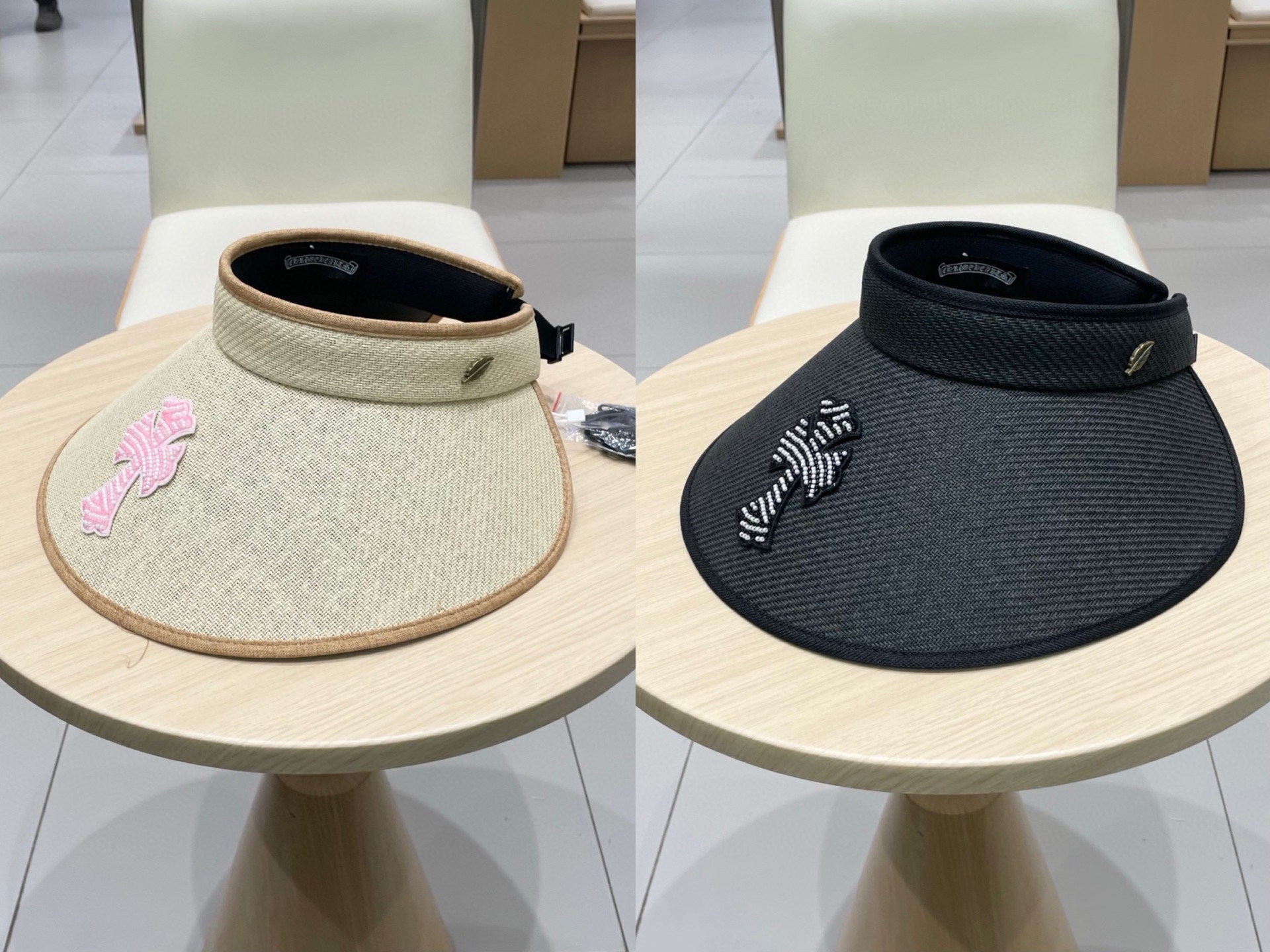  克罗心 遮阳帽来啦🤩
休闲时尚风 空顶设计 🧢
夏天必备单品🔅超级遮阳还巨显瘦😉