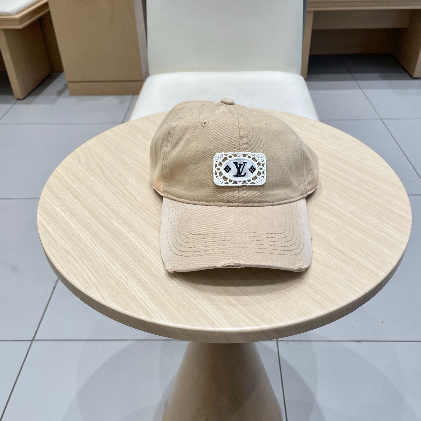 🧢路易威登棒球帽 LouisVuitton😍新款LV棒球帽，重工打造♥️高端大气，百搭款🤗男女通用！跑量