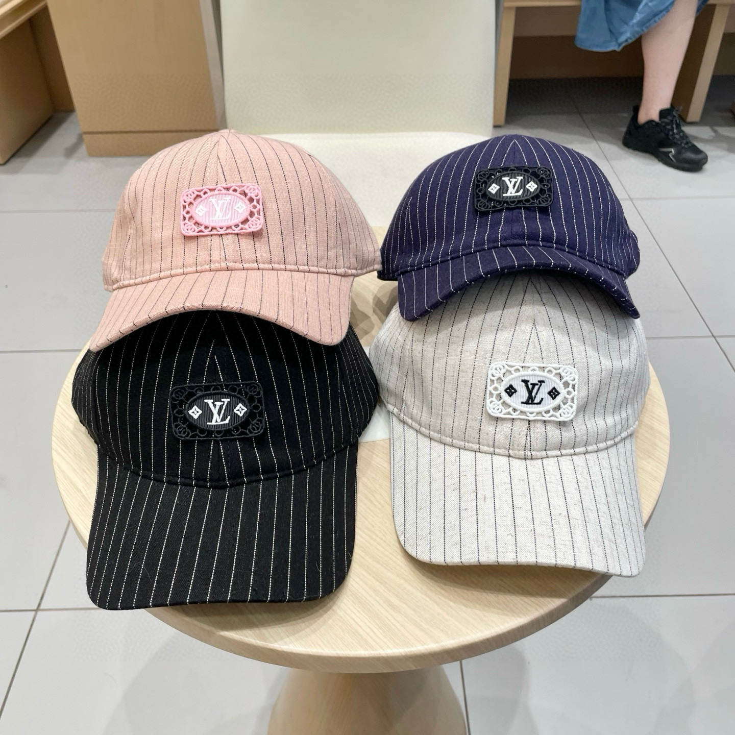  🧢路易威登棒球帽 LouisVuitton😍新款LV棒球帽，高端大气，百搭款🤗男女通用！跑量！