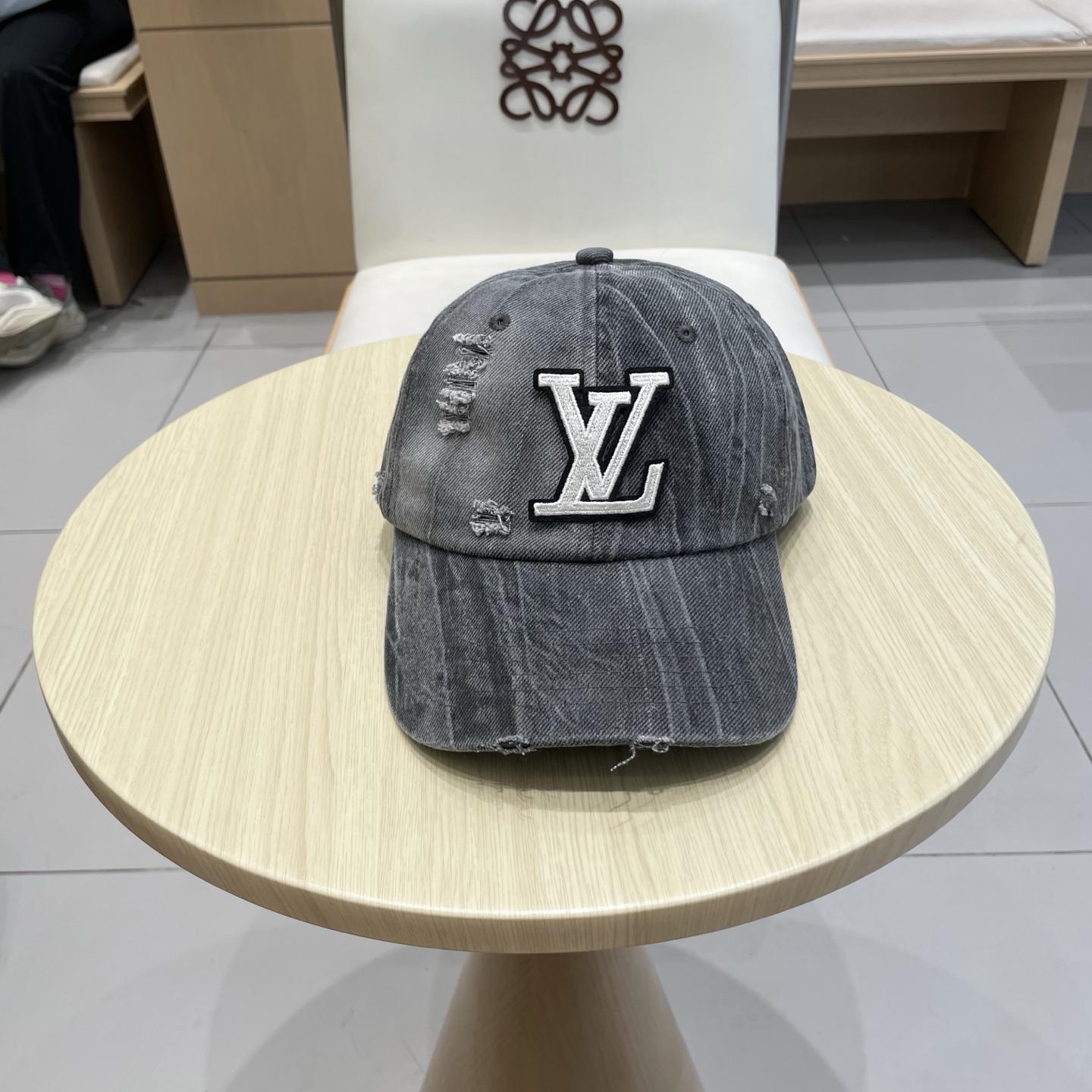 🧢路易威登棒球帽 LouisVuitton😍新款LV棒球帽，重工打造♥️高端大气，百搭款🤗男女通用！跑量
