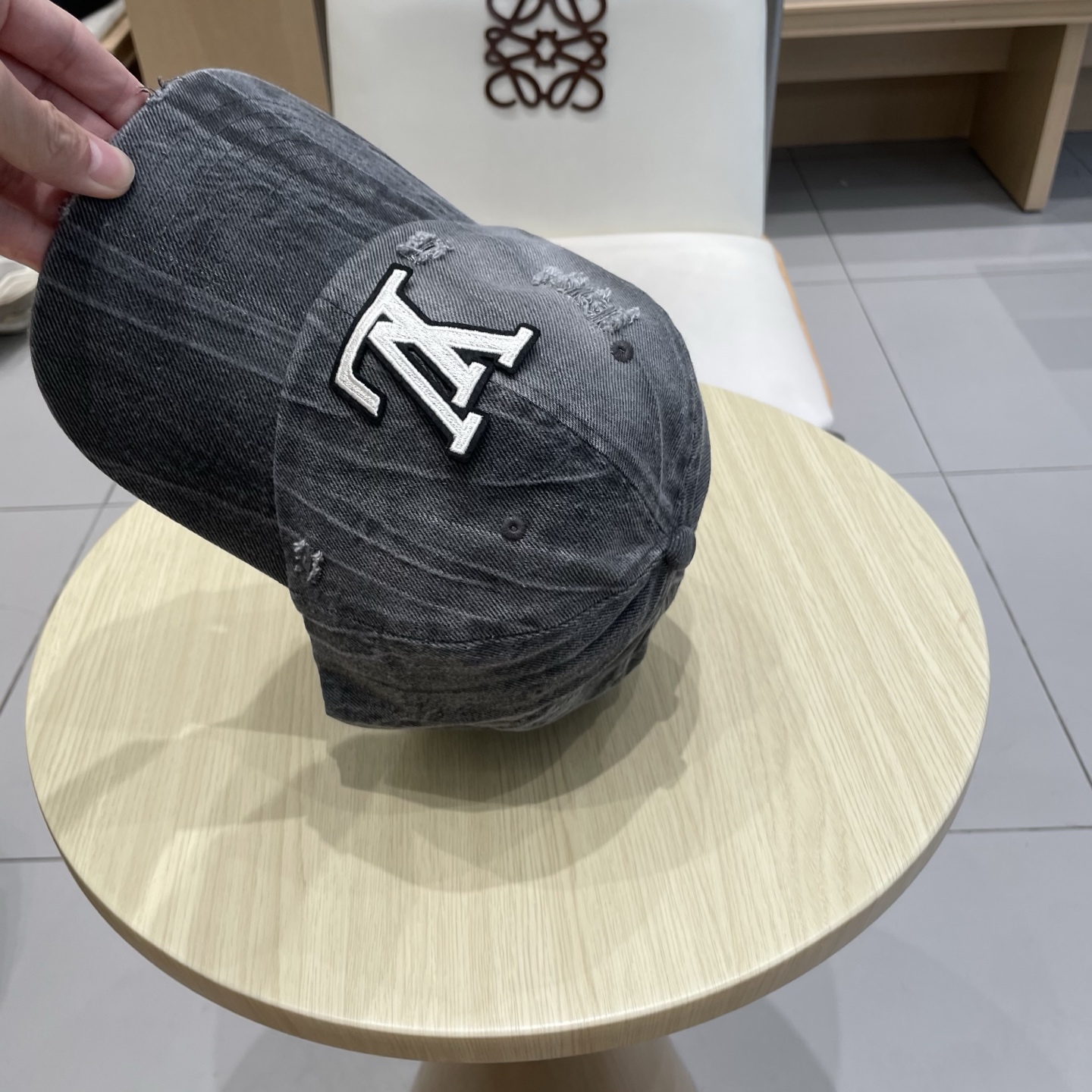 🧢路易威登棒球帽 LouisVuitton😍新款LV棒球帽，重工打造♥️高端大气，百搭款🤗男女通用！跑量