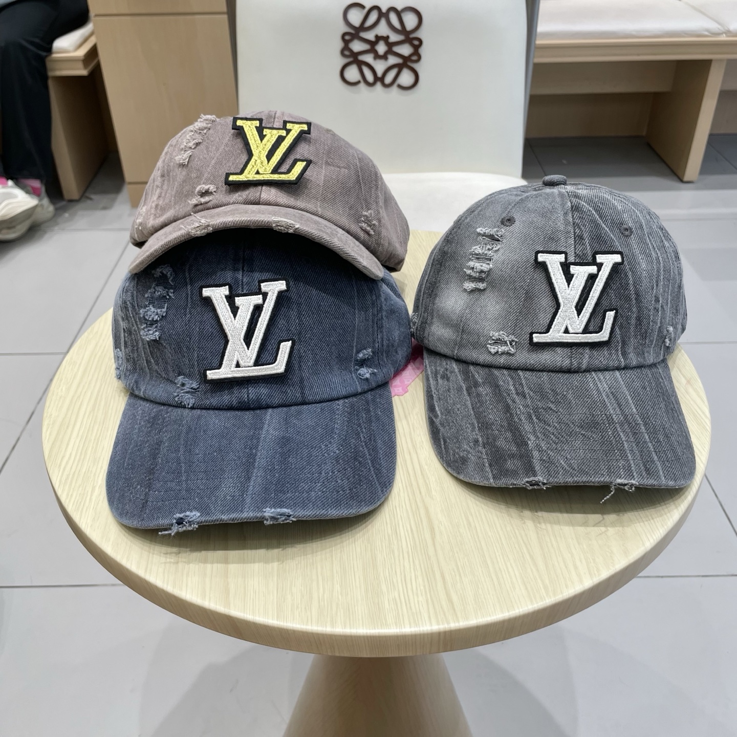 🧢路易威登棒球帽 LouisVuitton😍新款LV棒球帽，重工打造♥️高端大气，百搭款🤗男女通用！跑量