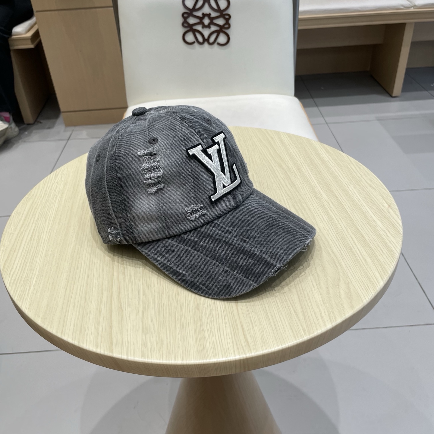 🧢路易威登棒球帽 LouisVuitton😍新款LV棒球帽，重工打造♥️高端大气，百搭款🤗男女通用！跑量