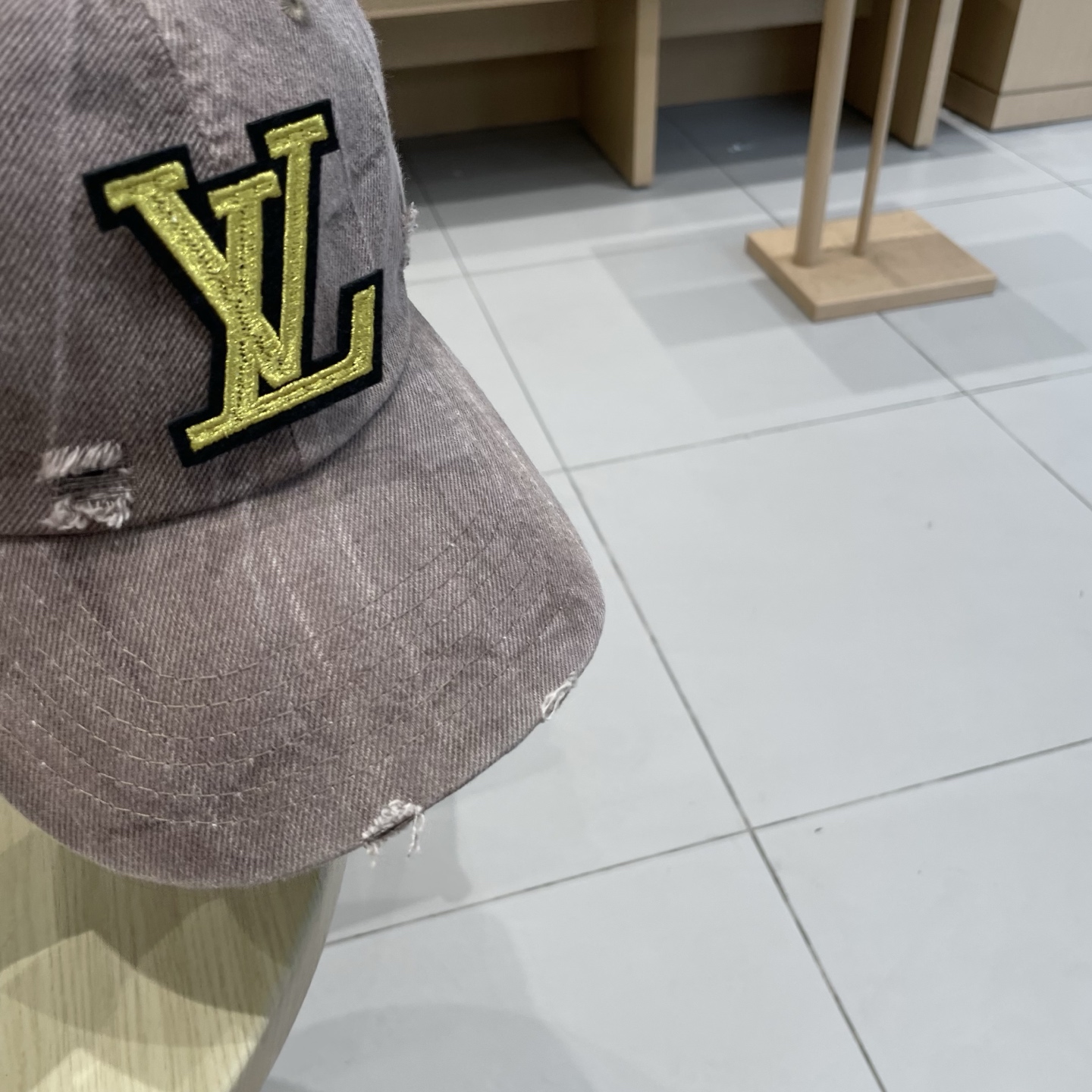 🧢路易威登棒球帽 LouisVuitton😍新款LV棒球帽，重工打造♥️高端大气，百搭款🤗男女通用！跑量