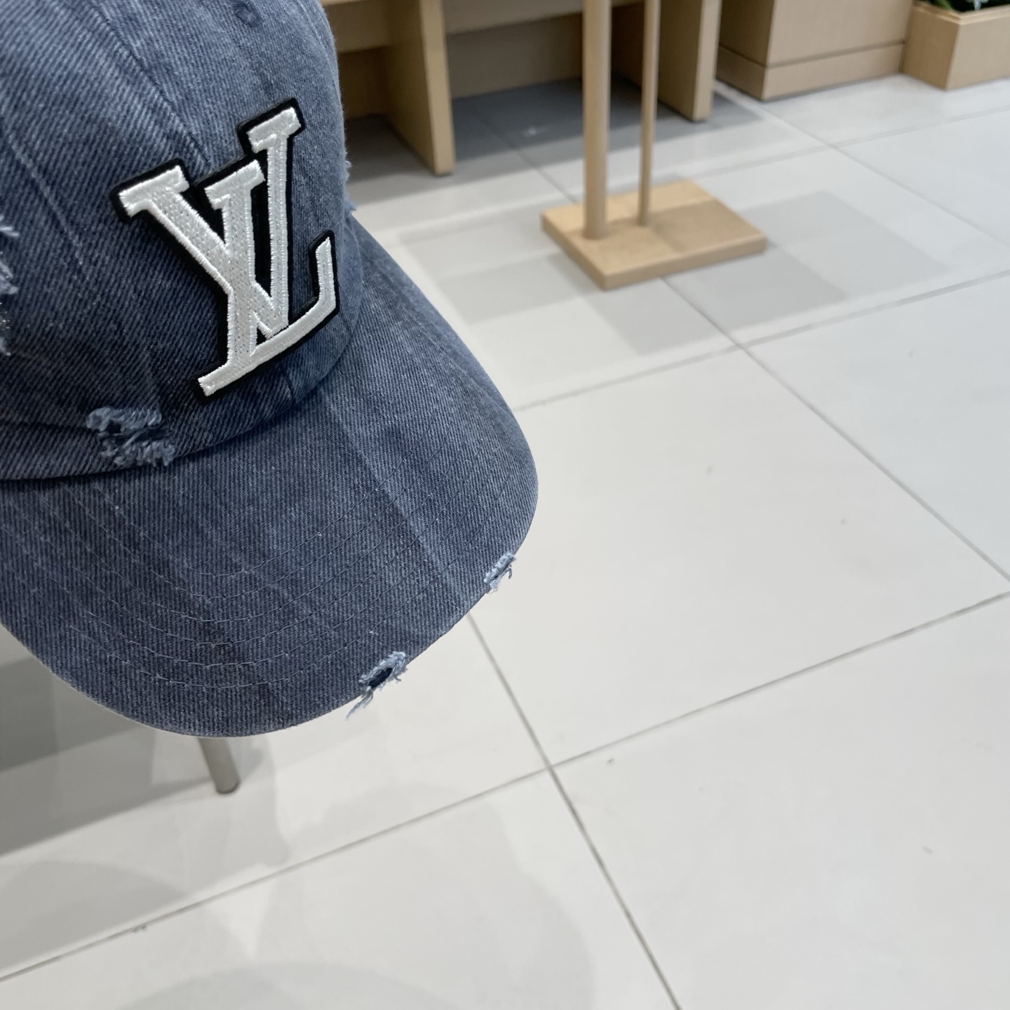 🧢路易威登棒球帽 LouisVuitton😍新款LV棒球帽，重工打造♥️高端大气，百搭款🤗男女通用！跑量
