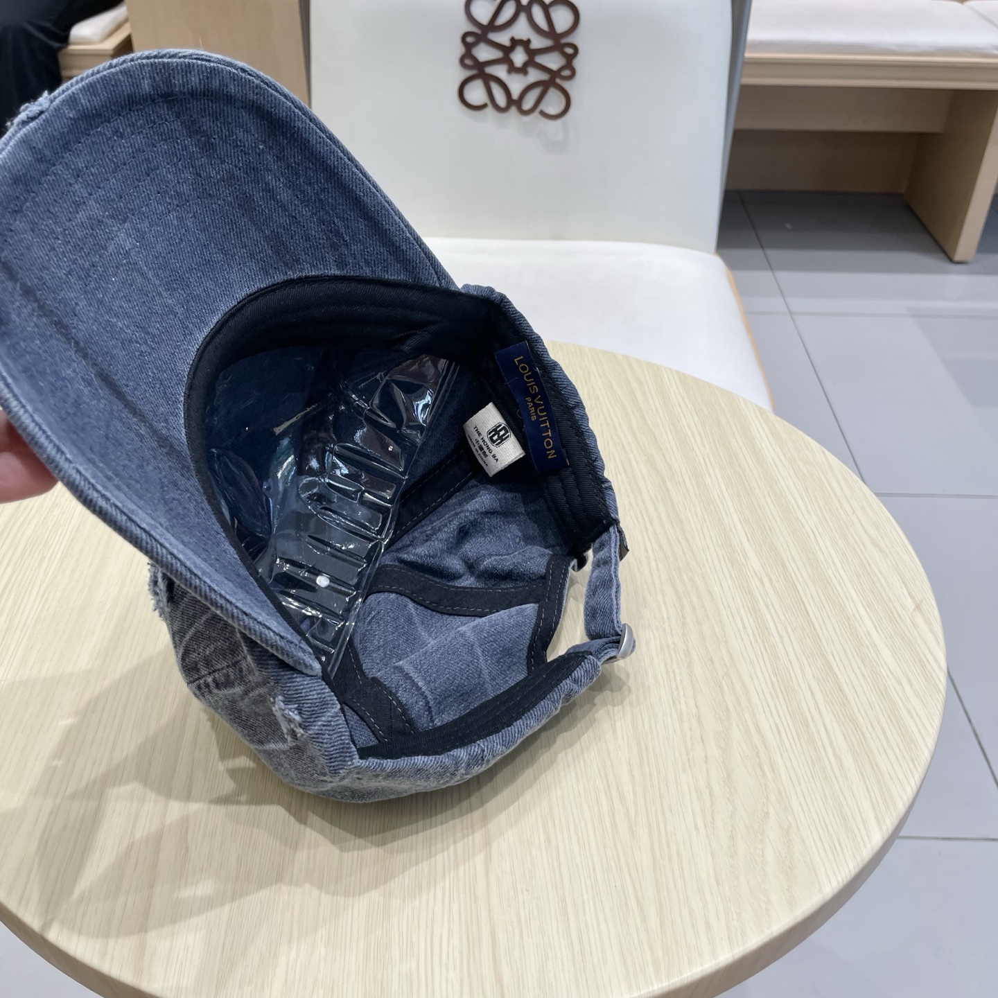 🧢路易威登棒球帽 LouisVuitton😍新款LV棒球帽，重工打造♥️高端大气，百搭款🤗男女通用！跑量