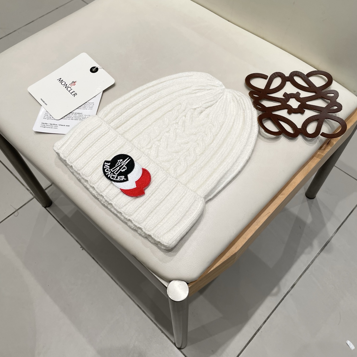  蒙口MONCLER高品质针织兔羊毛毛线帽
超经典不过时的一款秋冬冷帽🥶
懂货的小姐姐必入款，帽型质量市