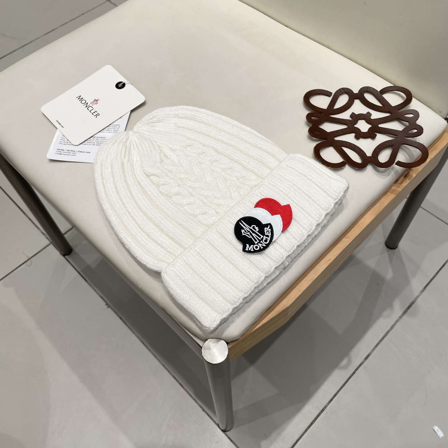  蒙口MONCLER高品质针织兔羊毛毛线帽
超经典不过时的一款秋冬冷帽🥶
懂货的小姐姐必入款，帽型质量市