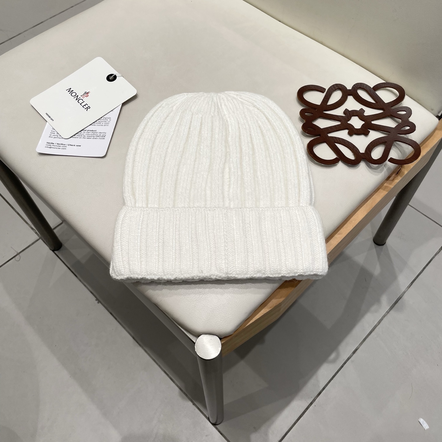  蒙口MONCLER高品质针织兔羊毛毛线帽
超经典不过时的一款秋冬冷帽🥶
懂货的小姐姐必入款，帽型质量市
