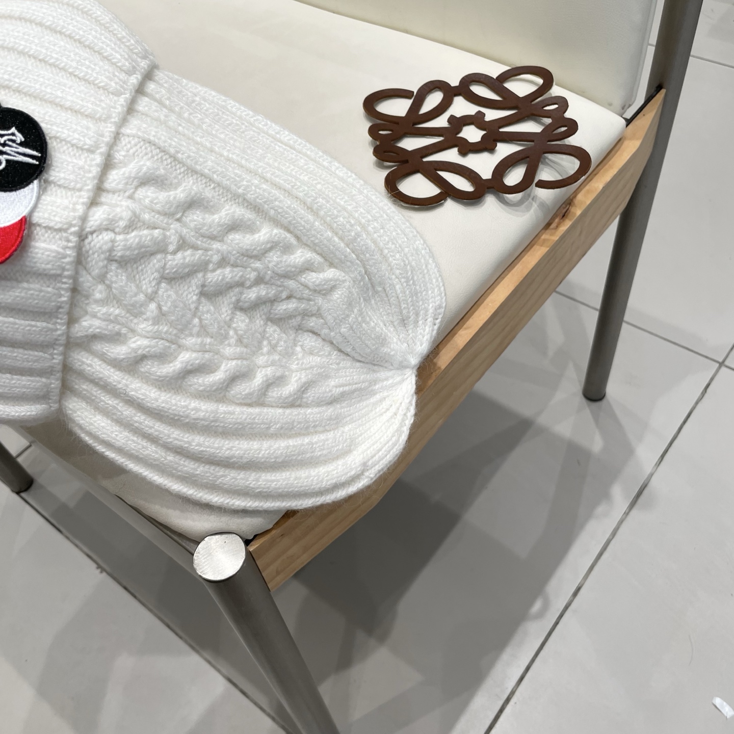  蒙口MONCLER高品质针织兔羊毛毛线帽
超经典不过时的一款秋冬冷帽🥶
懂货的小姐姐必入款，帽型质量市