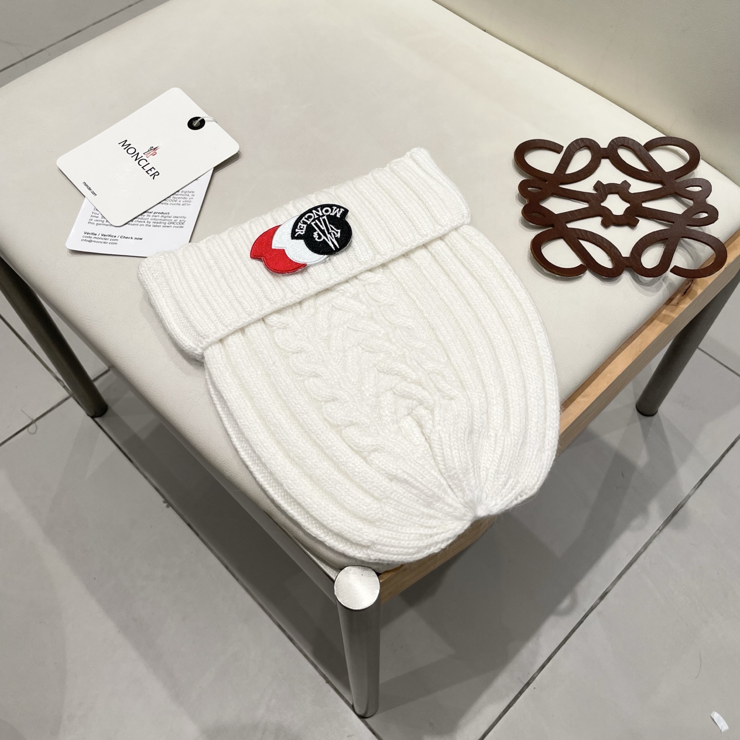  蒙口MONCLER高品质针织兔羊毛毛线帽
超经典不过时的一款秋冬冷帽🥶
懂货的小姐姐必入款，帽型质量市