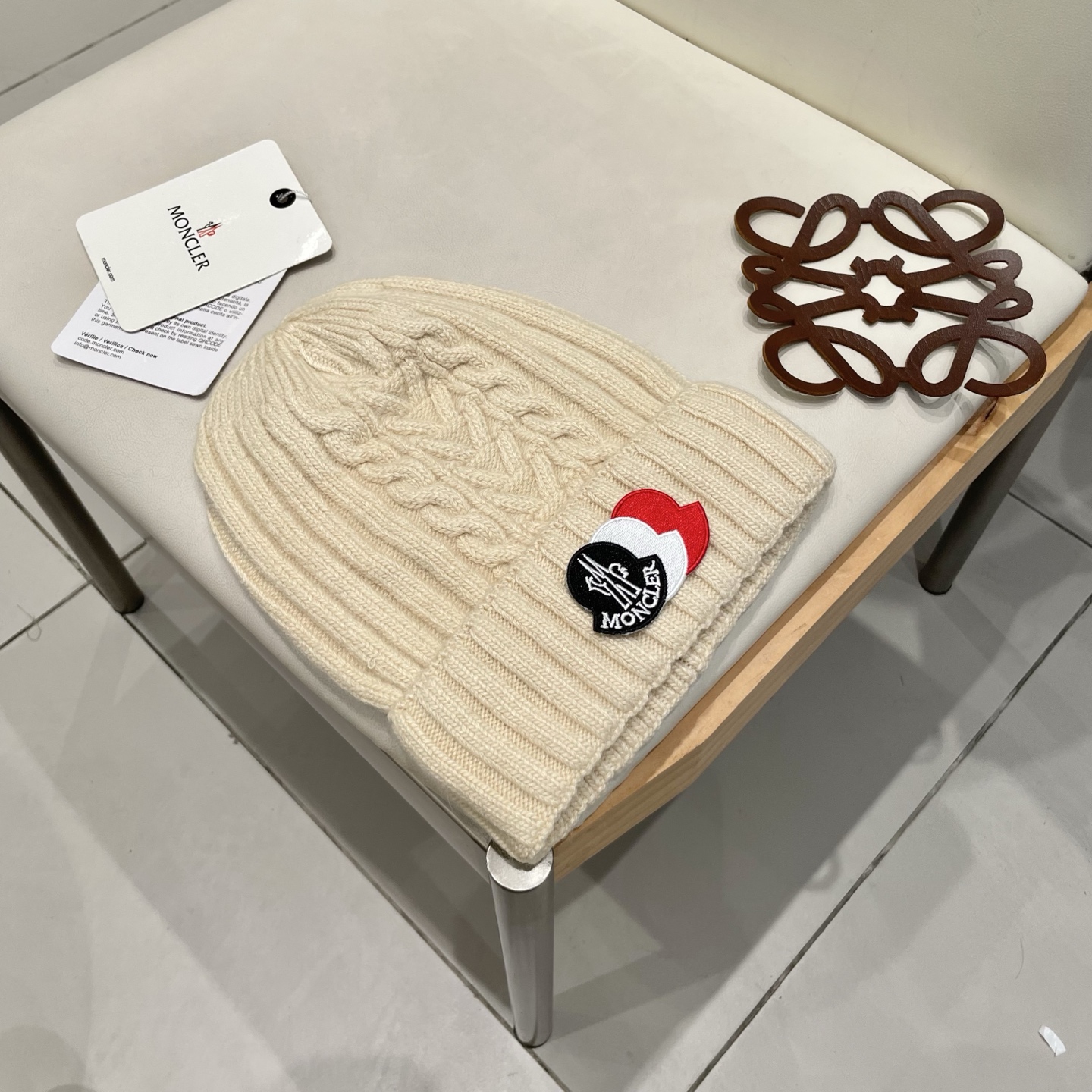  蒙口MONCLER高品质针织兔羊毛毛线帽
超经典不过时的一款秋冬冷帽🥶
懂货的小姐姐必入款，帽型质量市