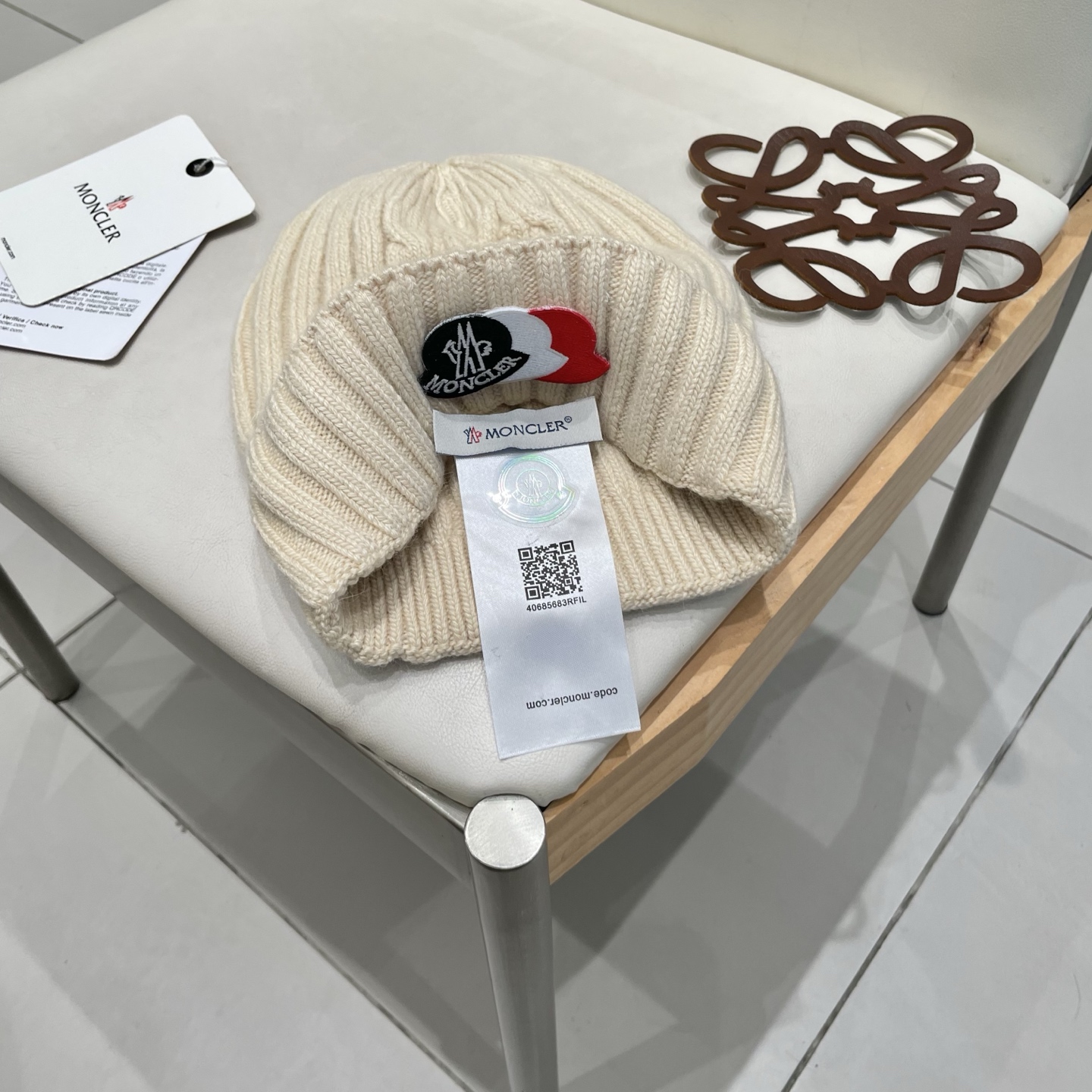  蒙口MONCLER高品质针织兔羊毛毛线帽
超经典不过时的一款秋冬冷帽🥶
懂货的小姐姐必入款，帽型质量市