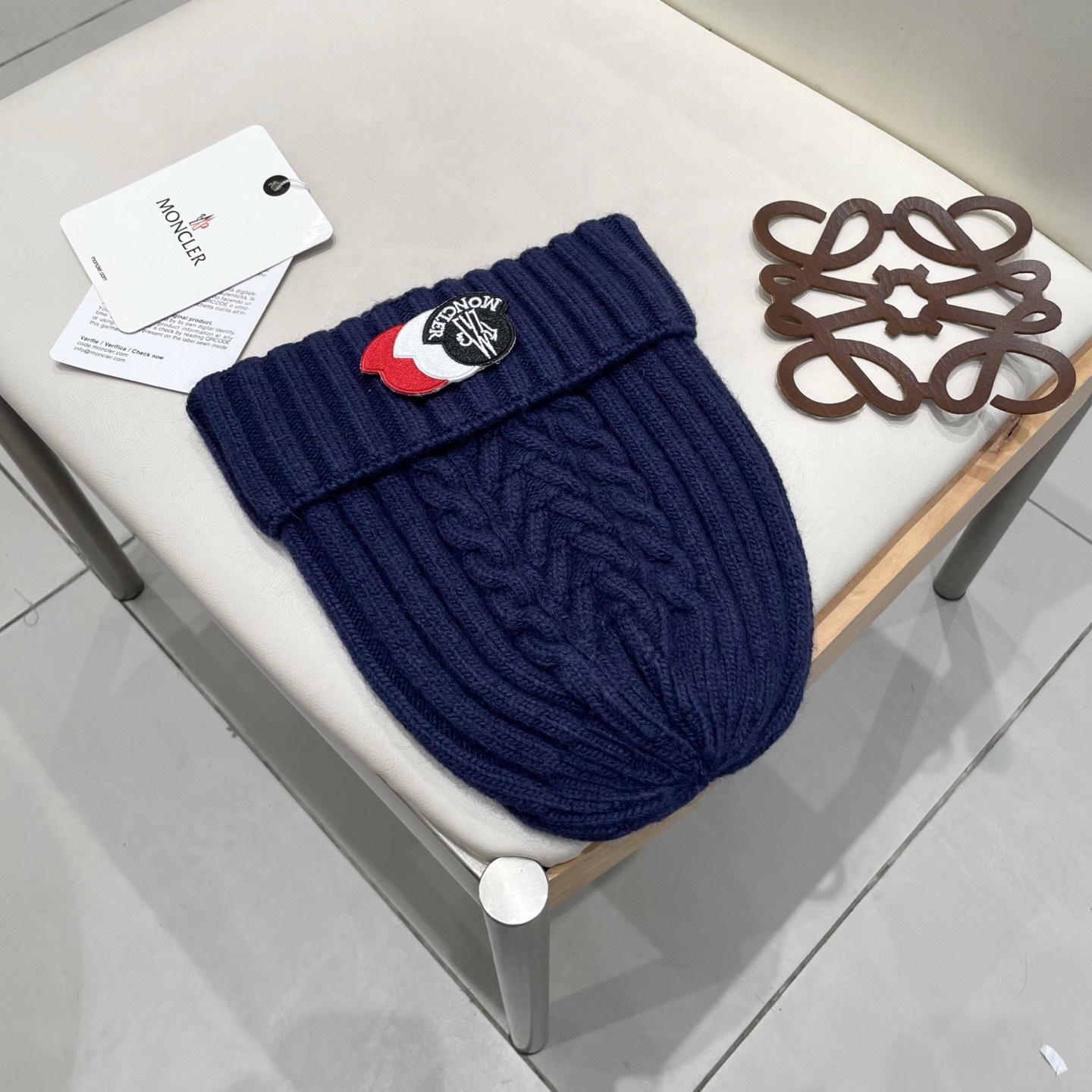  蒙口MONCLER高品质针织兔羊毛毛线帽
超经典不过时的一款秋冬冷帽🥶
懂货的小姐姐必入款，帽型质量市