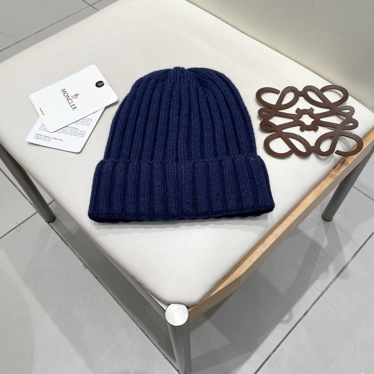  蒙口MONCLER高品质针织兔羊毛毛线帽
超经典不过时的一款秋冬冷帽🥶
懂货的小姐姐必入款，帽型质量市