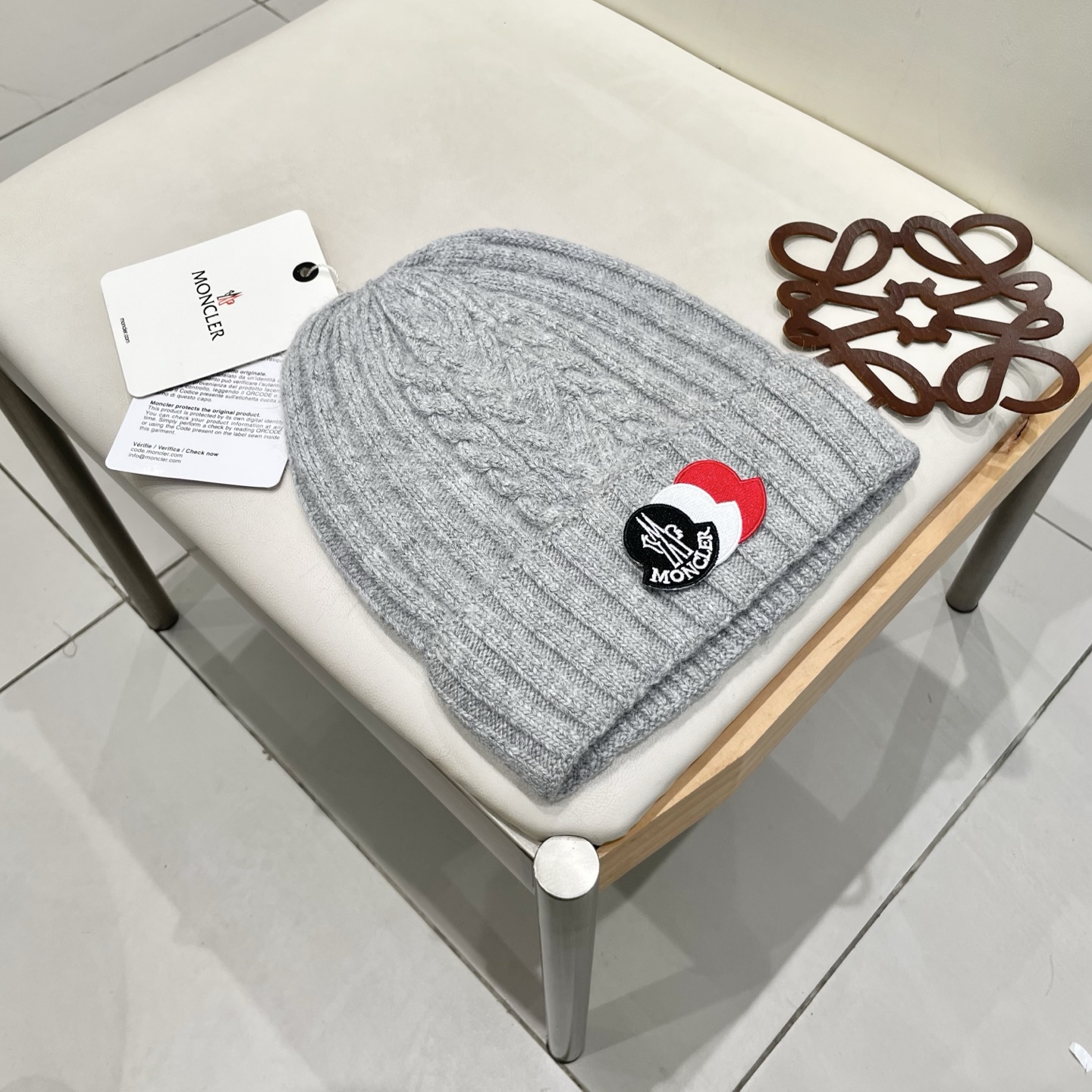  蒙口MONCLER高品质针织兔羊毛毛线帽
超经典不过时的一款秋冬冷帽🥶
懂货的小姐姐必入款，帽型质量市