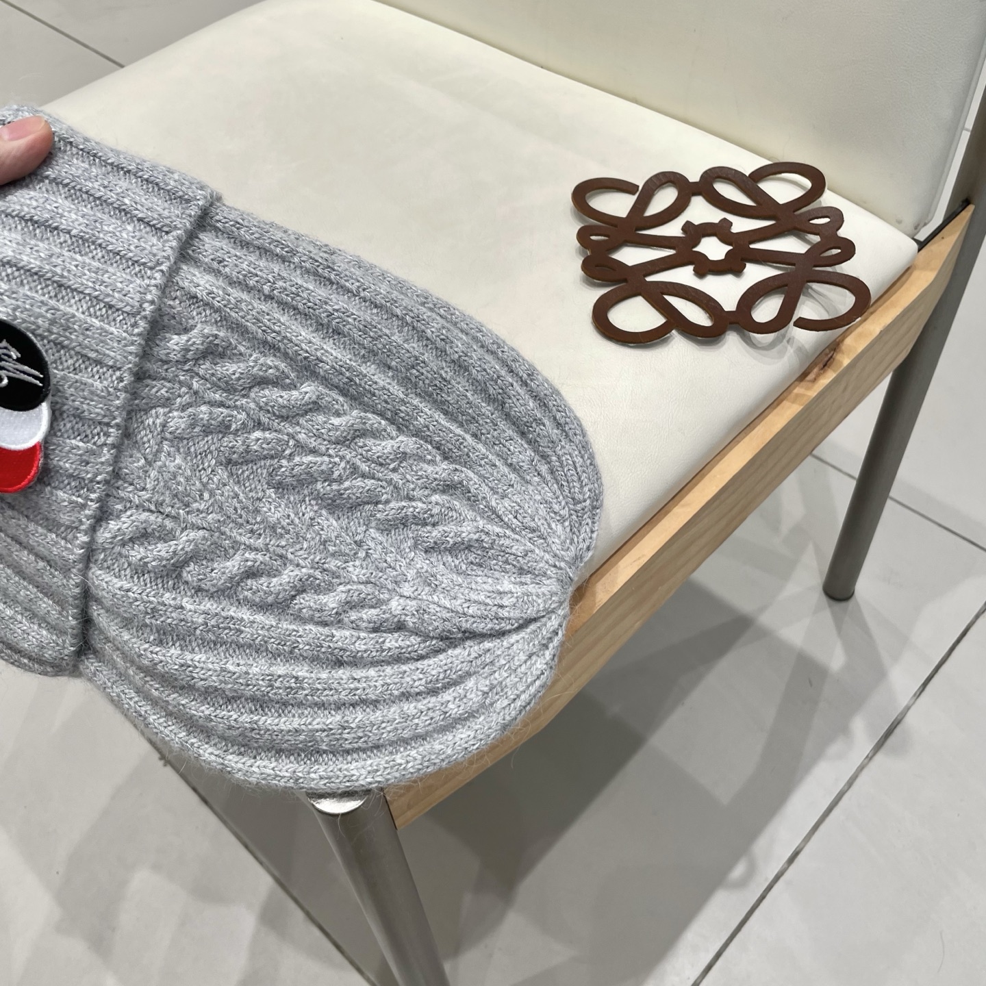  蒙口MONCLER高品质针织兔羊毛毛线帽
超经典不过时的一款秋冬冷帽🥶
懂货的小姐姐必入款，帽型质量市