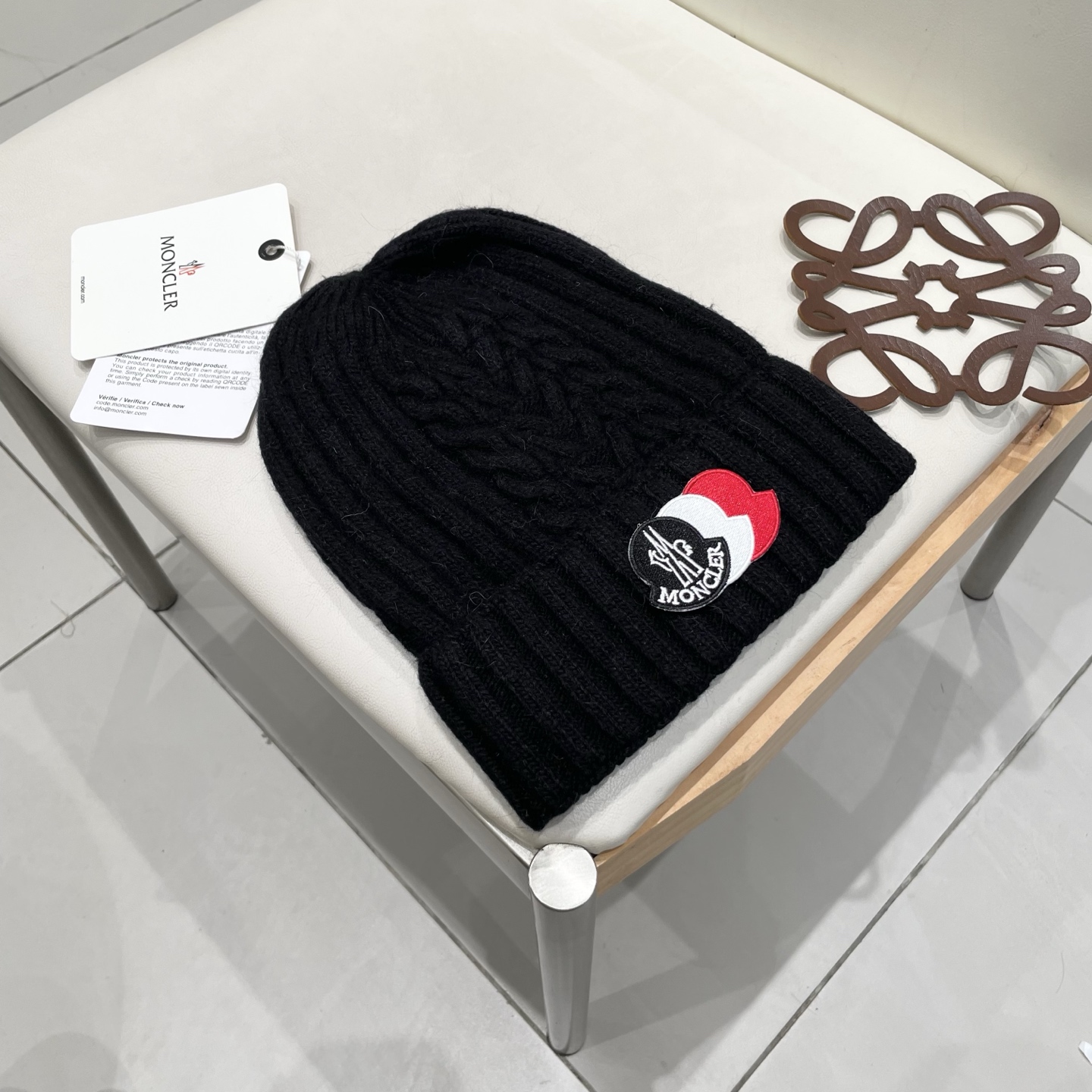  蒙口MONCLER高品质针织兔羊毛毛线帽
超经典不过时的一款秋冬冷帽🥶
懂货的小姐姐必入款，帽型质量市