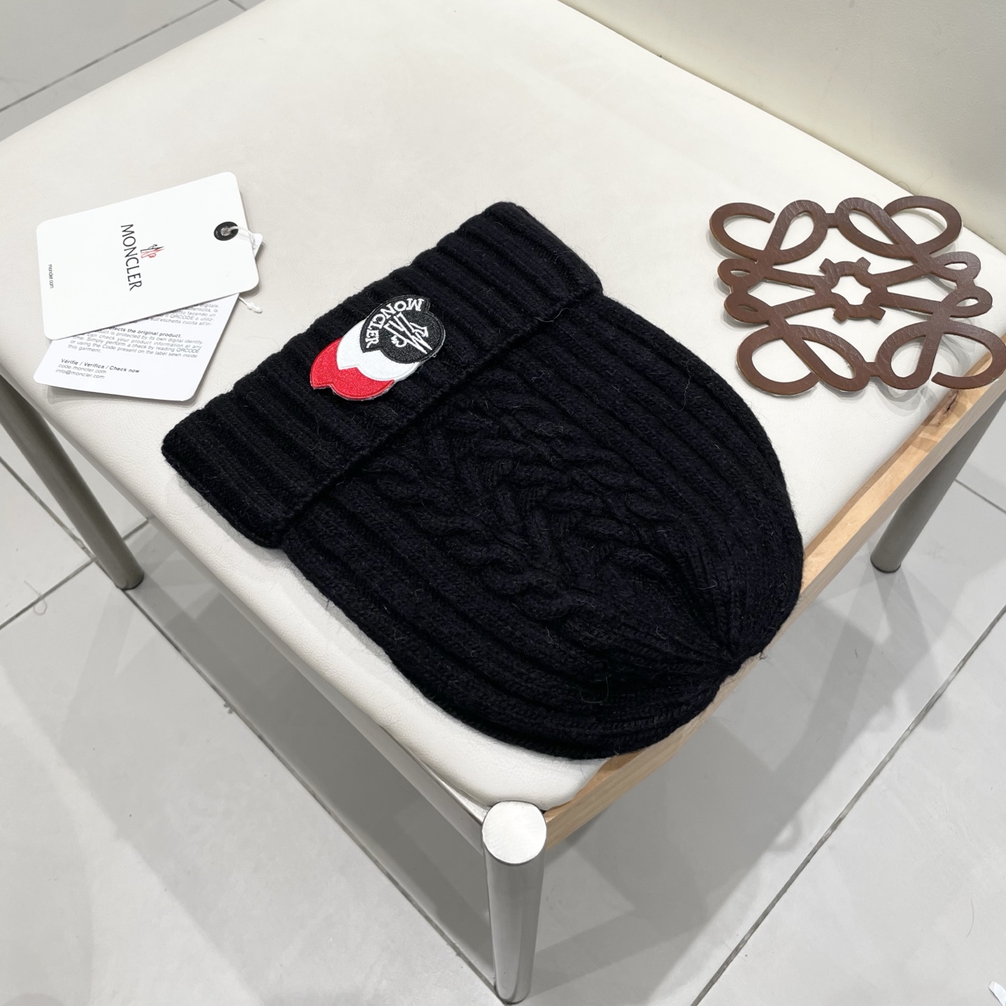  蒙口MONCLER高品质针织兔羊毛毛线帽
超经典不过时的一款秋冬冷帽🥶
懂货的小姐姐必入款，帽型质量市