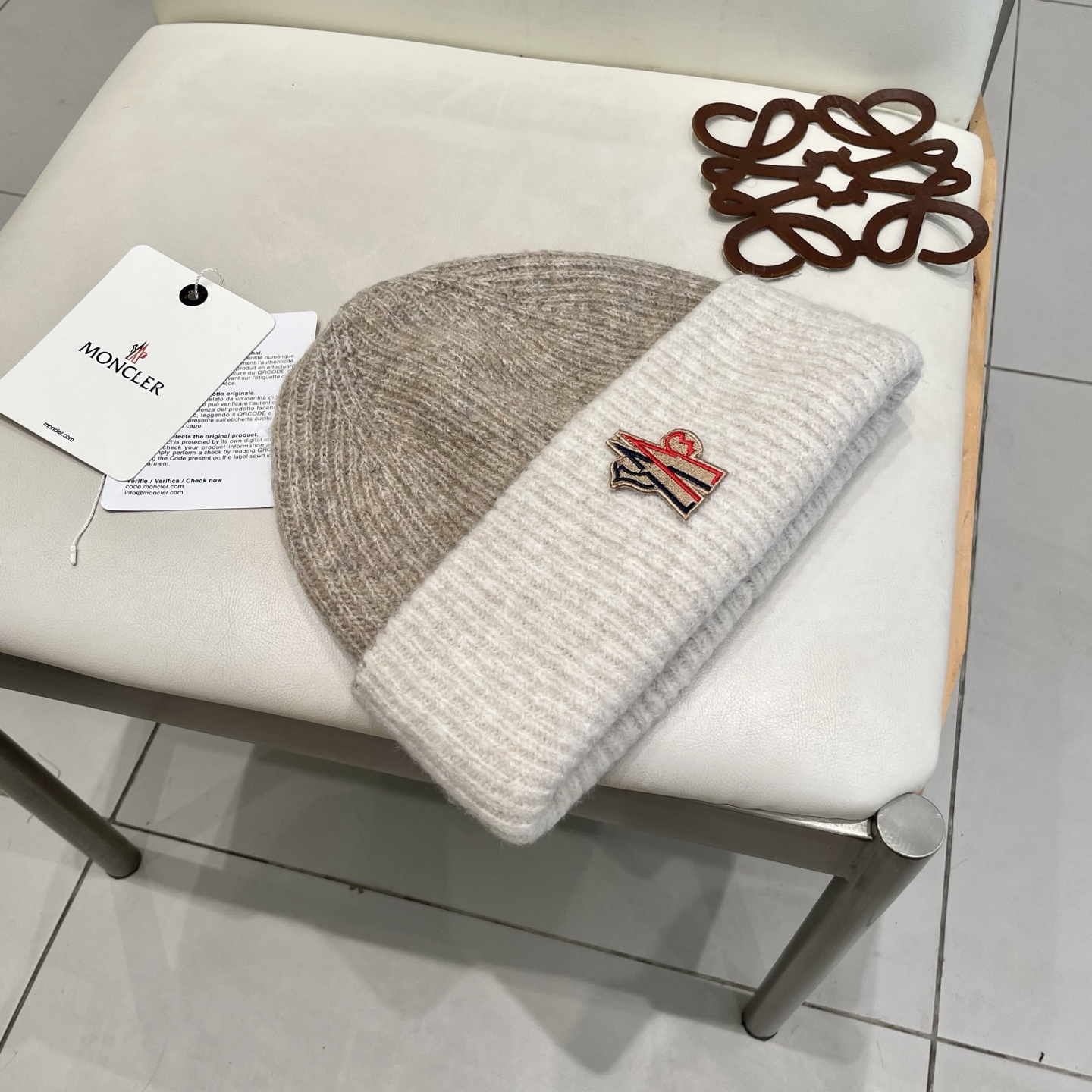 MONCLER蒙口🎩羊毛针织毛线帽，好品质高端大气，超柔软！超火爆💖质感很赞，出街超好搭配！时尚潮流！冬