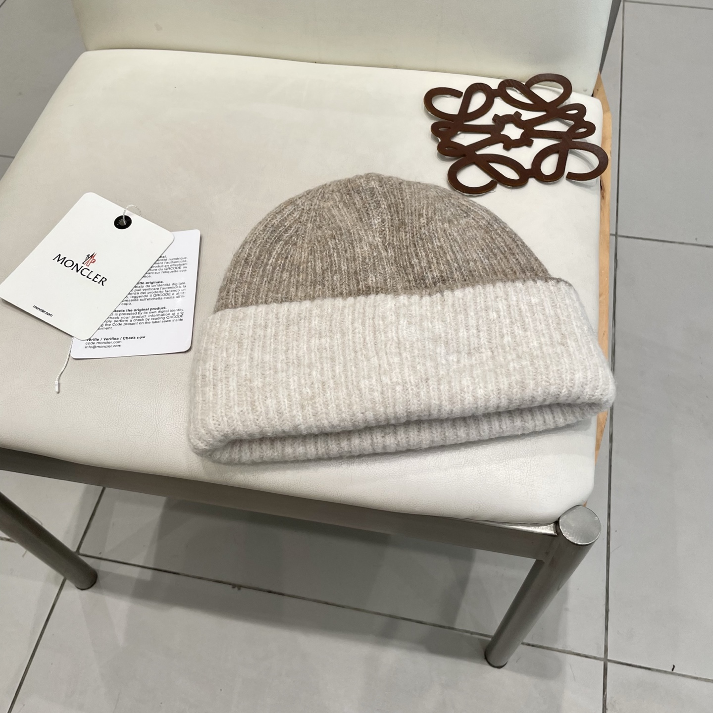 MONCLER蒙口🎩羊毛针织毛线帽，好品质高端大气，超柔软！超火爆💖质感很赞，出街超好搭配！时尚潮流！冬