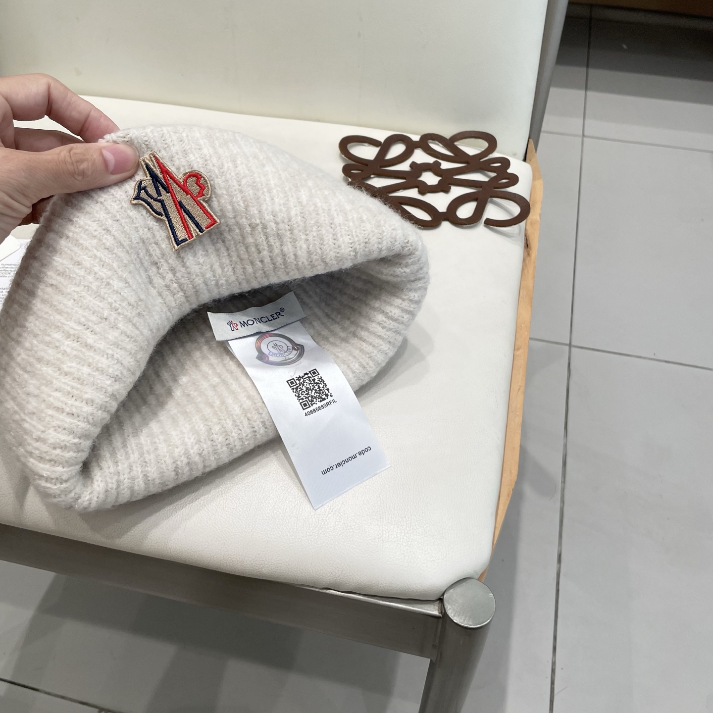 MONCLER蒙口🎩羊毛针织毛线帽，好品质高端大气，超柔软！超火爆💖质感很赞，出街超好搭配！时尚潮流！冬