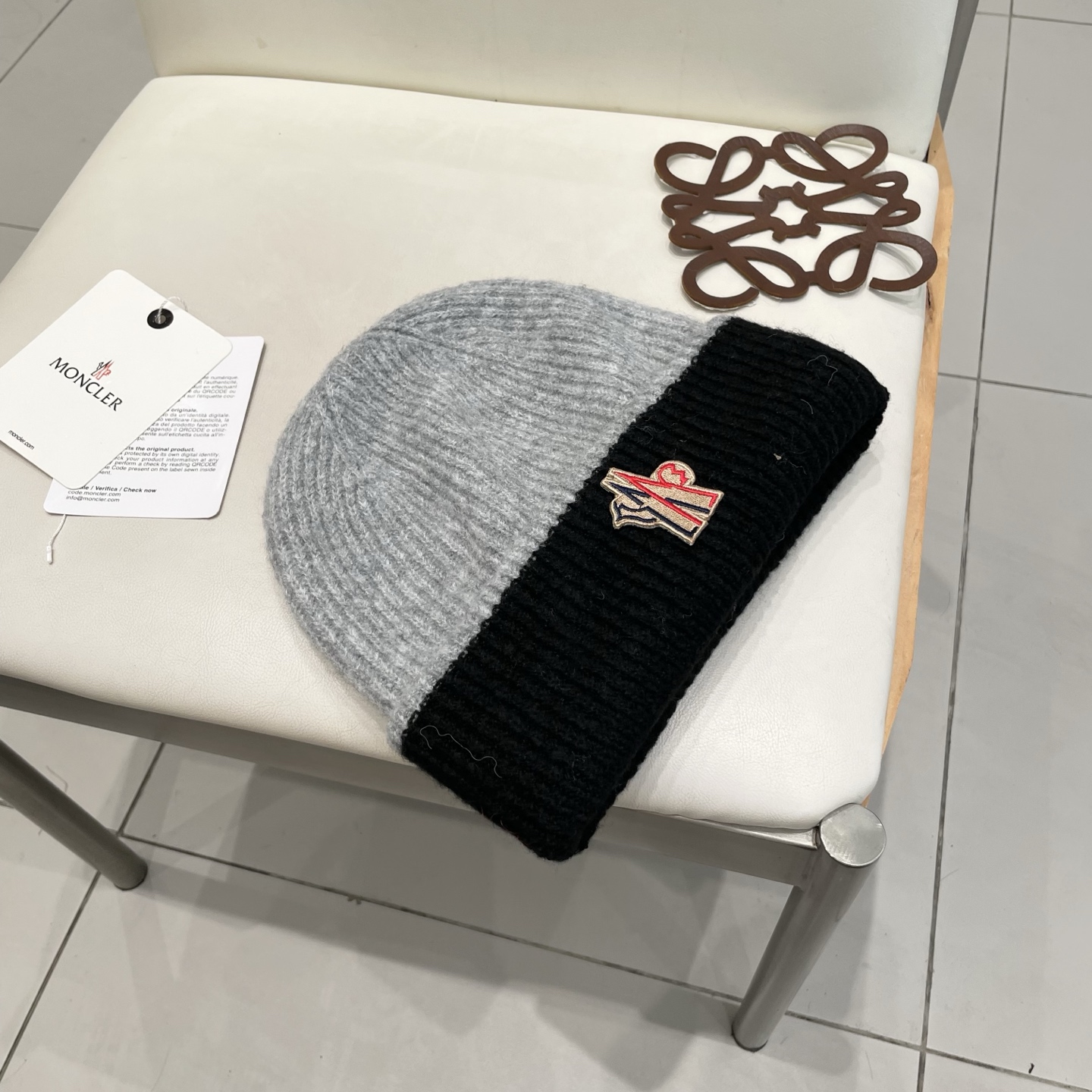 MONCLER蒙口🎩羊毛针织毛线帽，好品质高端大气，超柔软！超火爆💖质感很赞，出街超好搭配！时尚潮流！冬