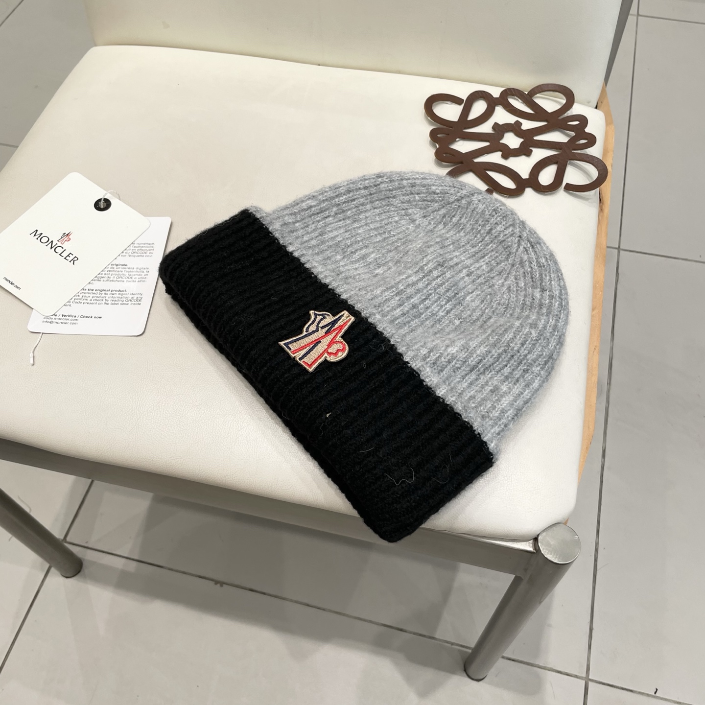 MONCLER蒙口🎩羊毛针织毛线帽，好品质高端大气，超柔软！超火爆💖质感很赞，出街超好搭配！时尚潮流！冬