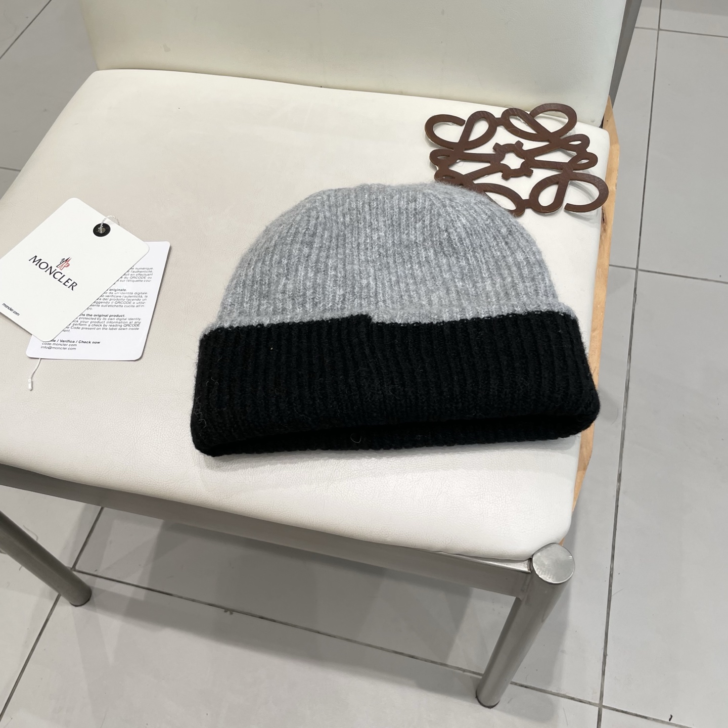 MONCLER蒙口🎩羊毛针织毛线帽，好品质高端大气，超柔软！超火爆💖质感很赞，出街超好搭配！时尚潮流！冬