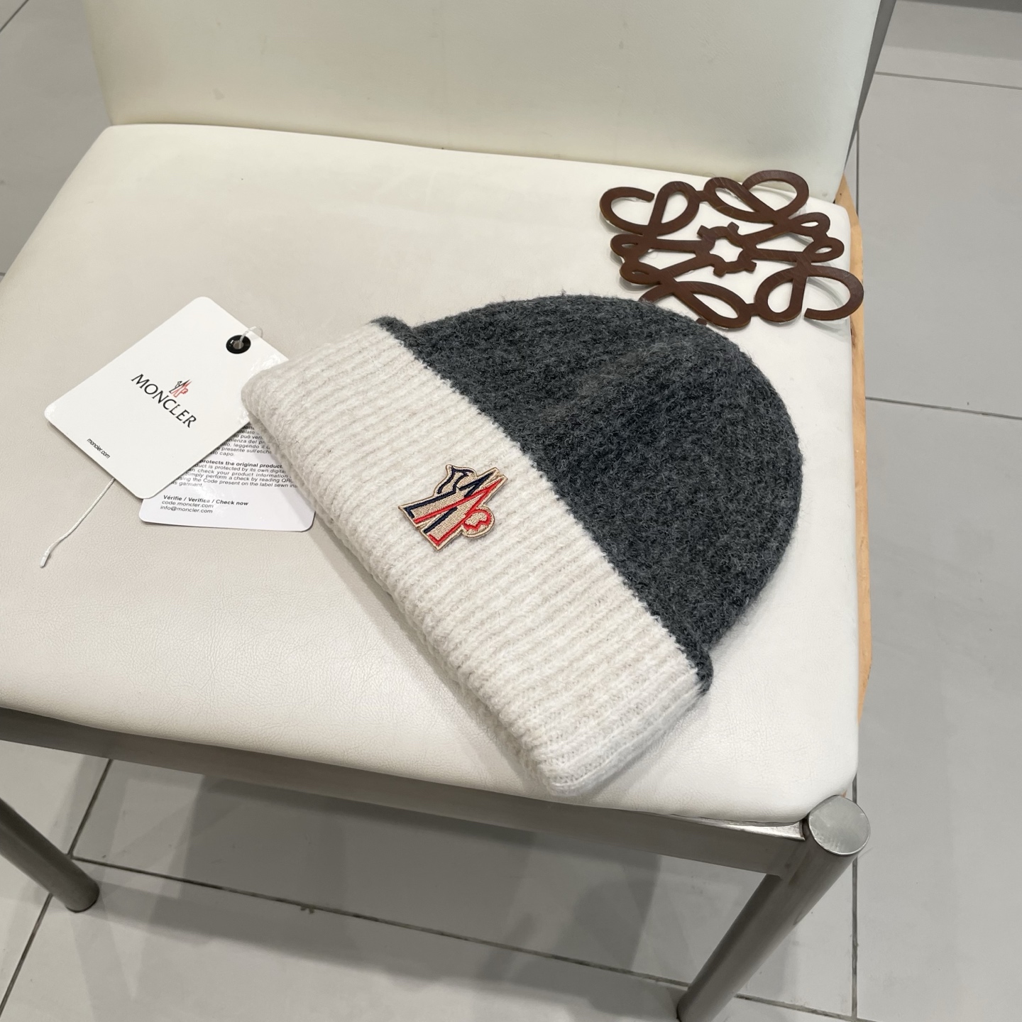 MONCLER蒙口🎩羊毛针织毛线帽，好品质高端大气，超柔软！超火爆💖质感很赞，出街超好搭配！时尚潮流！冬