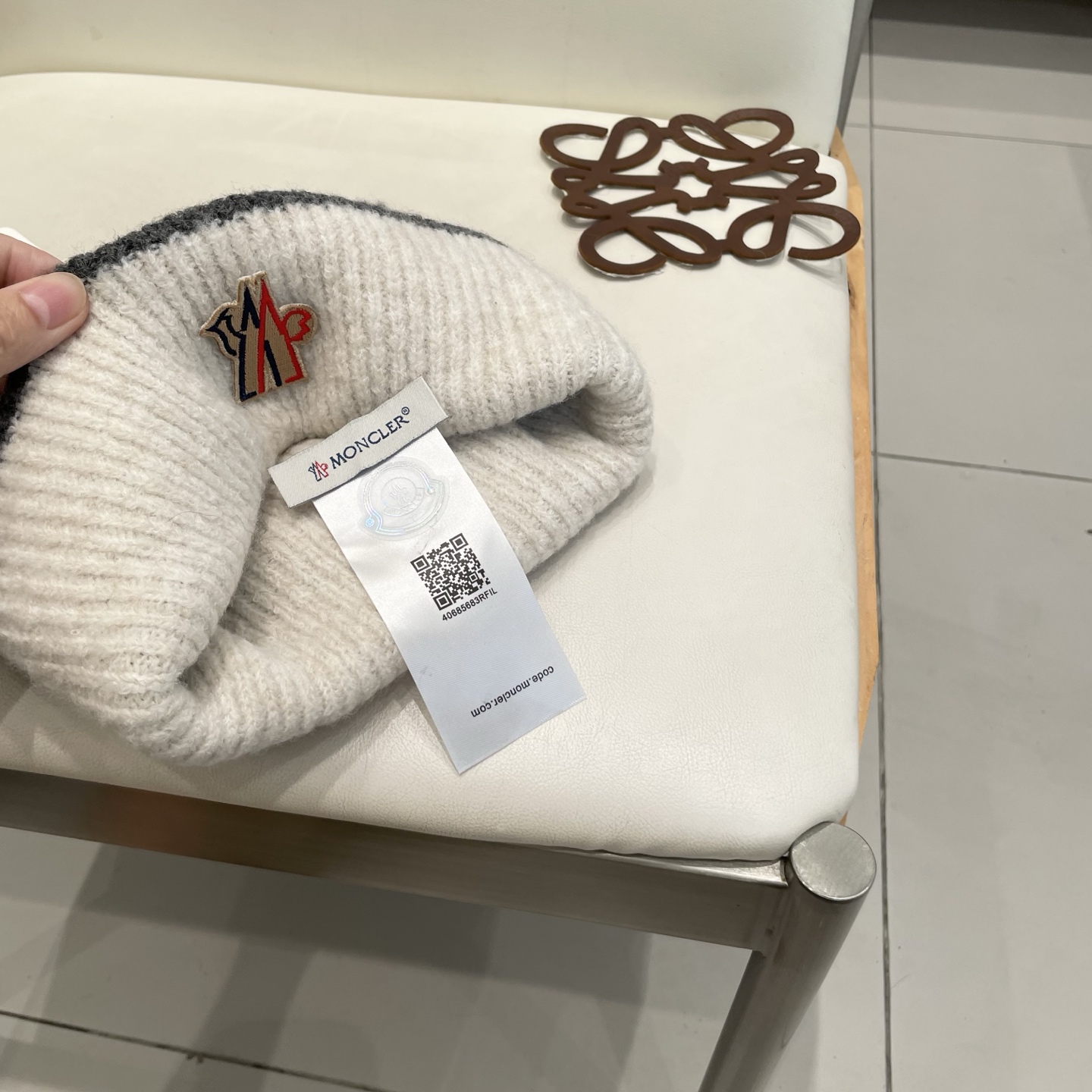 MONCLER蒙口🎩羊毛针织毛线帽，好品质高端大气，超柔软！超火爆💖质感很赞，出街超好搭配！时尚潮流！冬