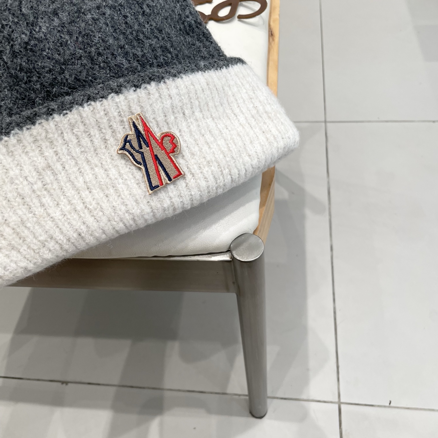 MONCLER蒙口🎩羊毛针织毛线帽，好品质高端大气，超柔软！超火爆💖质感很赞，出街超好搭配！时尚潮流！冬