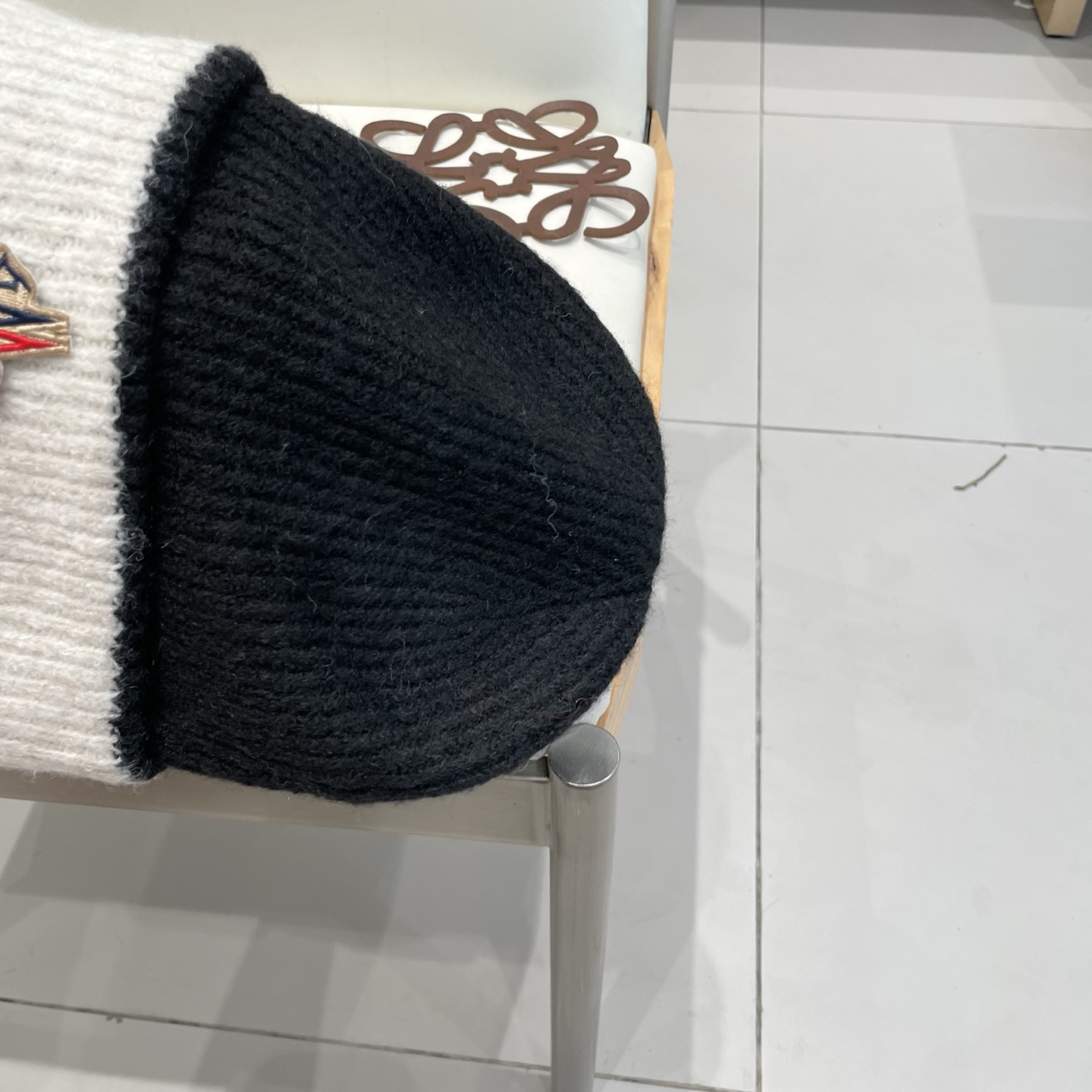 MONCLER蒙口🎩羊毛针织毛线帽，好品质高端大气，超柔软！超火爆💖质感很赞，出街超好搭配！时尚潮流！冬