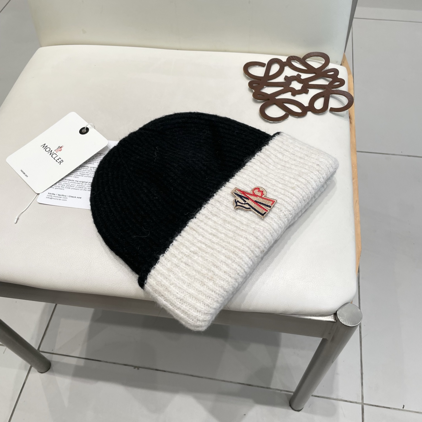 MONCLER蒙口🎩羊毛针织毛线帽，好品质高端大气，超柔软！超火爆💖质感很赞，出街超好搭配！时尚潮流！冬