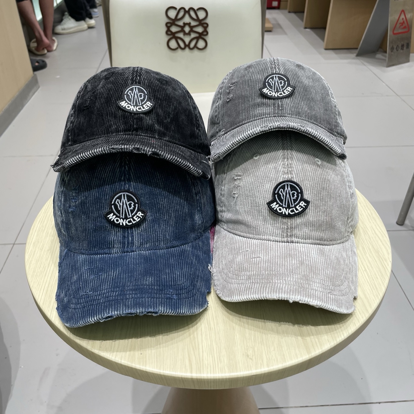 MONCLER蒙口纯棉灯芯绒棒球帽🧢，欧美重工手法，多重内里，曰韩潮流，时尚大气，帅哥美女必入款❤️❤️