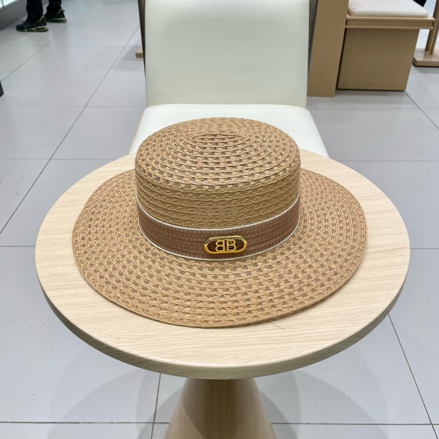  巴黎世家平顶礼帽，遮阳镂空草帽，头围57cm