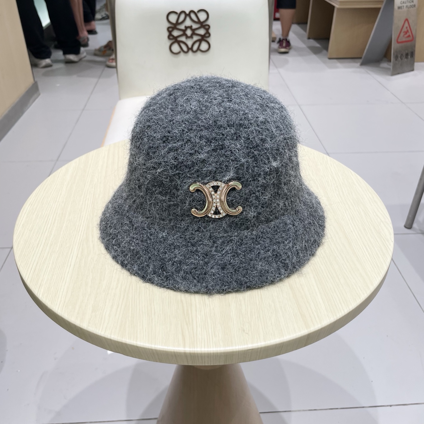 NO:362910,celine celine 2025 autumn and winter knitted fisherman hat women Korean style thickened warm fashionable basin hat solid color versatile face showing small hat straw hat fisherman hat baseball hat knitted hat, hat, celine, espadrilles, hatsceline塞琳2025秋冬针织渔夫帽子女韩版加厚保暖时尚盆帽纯色百搭素颜显脸小帽子草帽渔夫帽棒球帽针织帽,帽子,celine,espadrilles,hats,hat