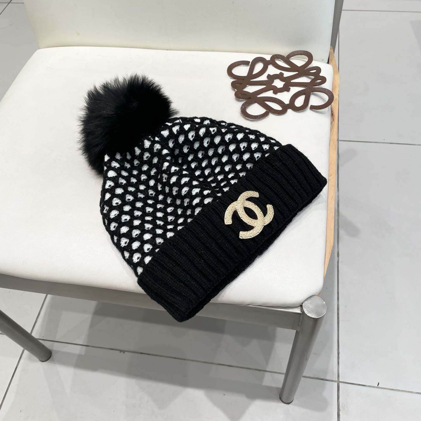 Chanel香奈儿秋冬配狐狸毛球网红时尚博主推荐款毛线帽，小红书爆款，手感超柔软舒适的针织线帽，弹性极佳！