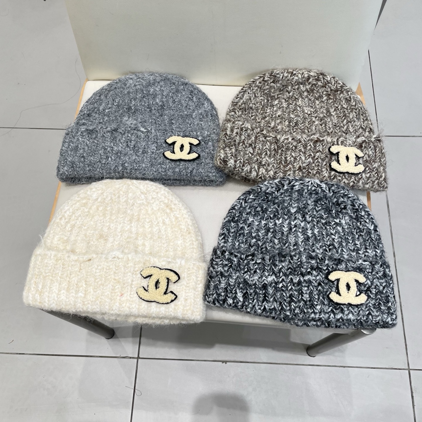   Chanel香奈儿秋冬网红时尚博主推荐款毛线帽，小红书爆款，手感超柔软舒适的针织线帽，弹性极佳！