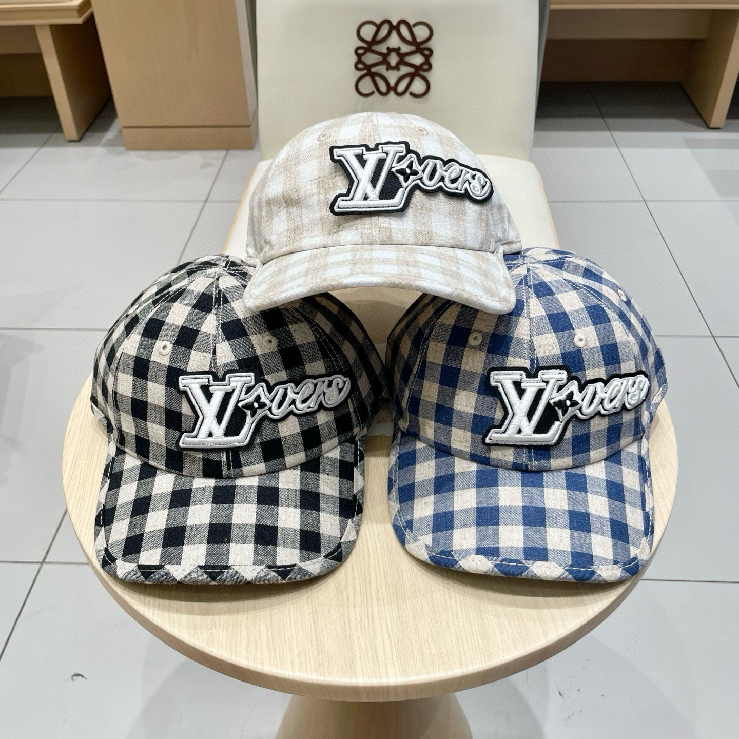  🧢路易威登棒球帽 LouisVuitton😍新款LV棒球帽，重工打造♥️高端大气，百搭款🤗男女通用！跑
