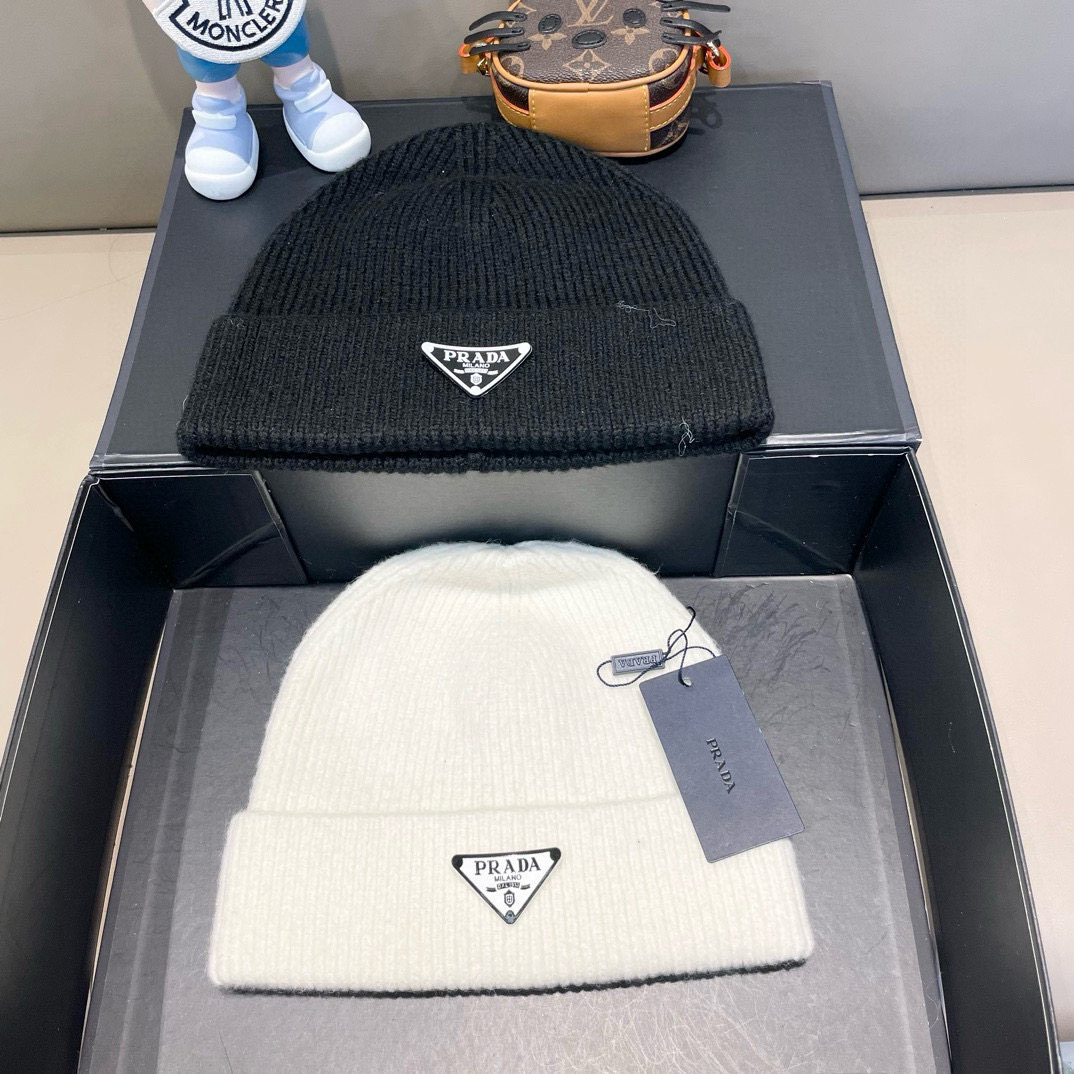  普拉达 Prada 🫓最新三角标 针织帽毛线帽女宽松冷帽，秋冬季保暖加厚 新款护耳针织帽